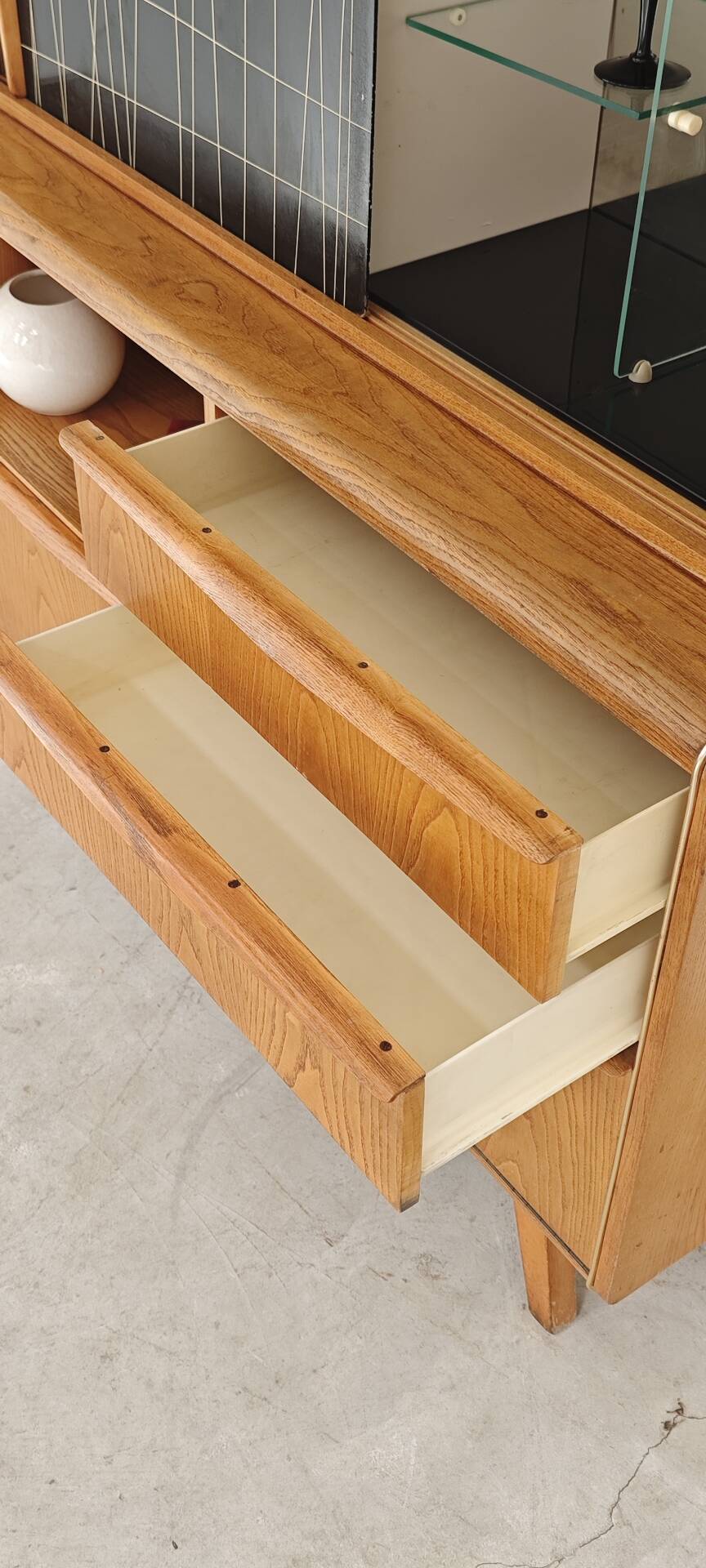 High buffet / Sideboard U 372 / 386 by B Landsman and H Nepozytek 60