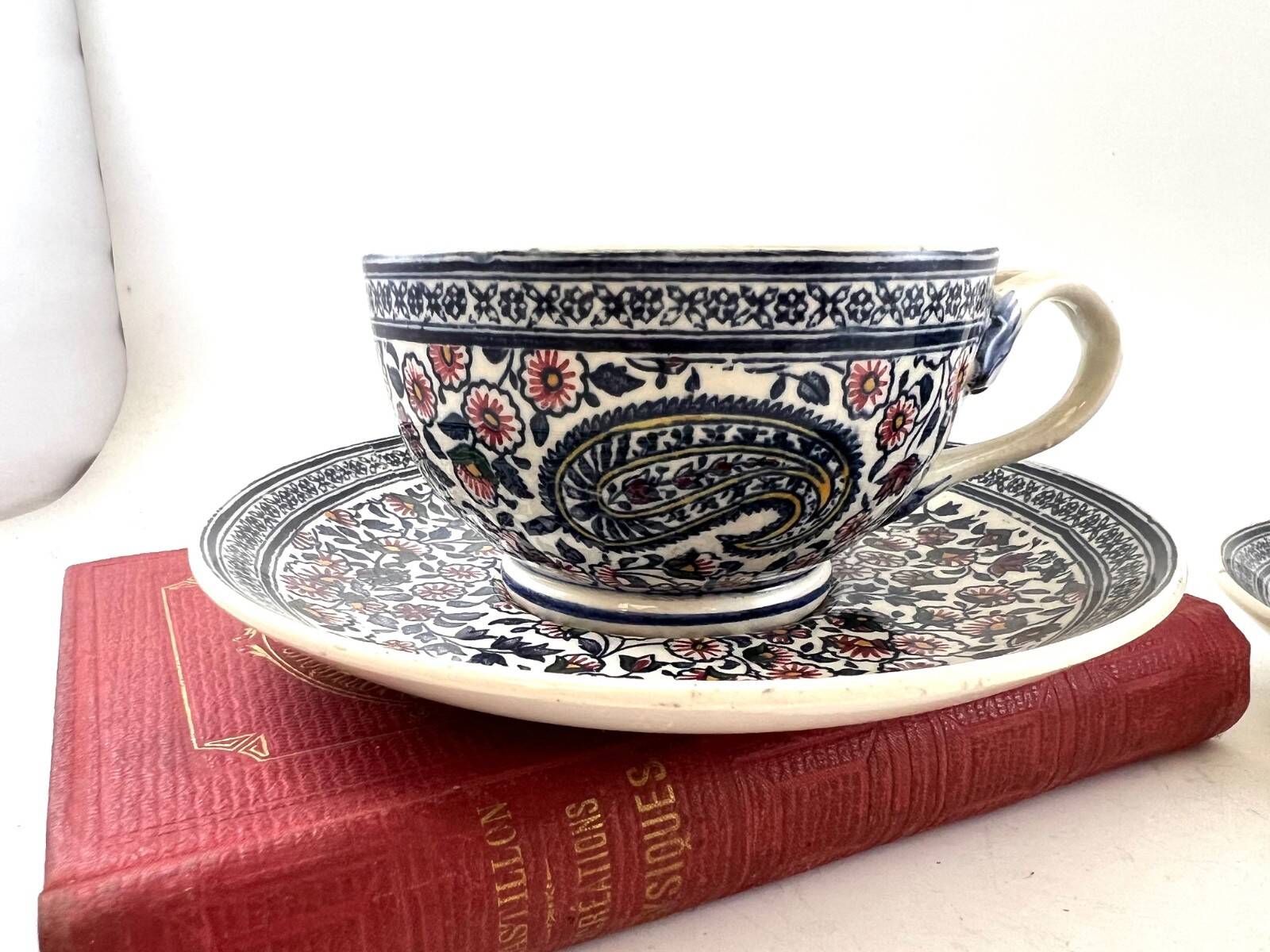 Antique GIEN duo of cups and saucers, Cashmere Bothee decor – French earthenware