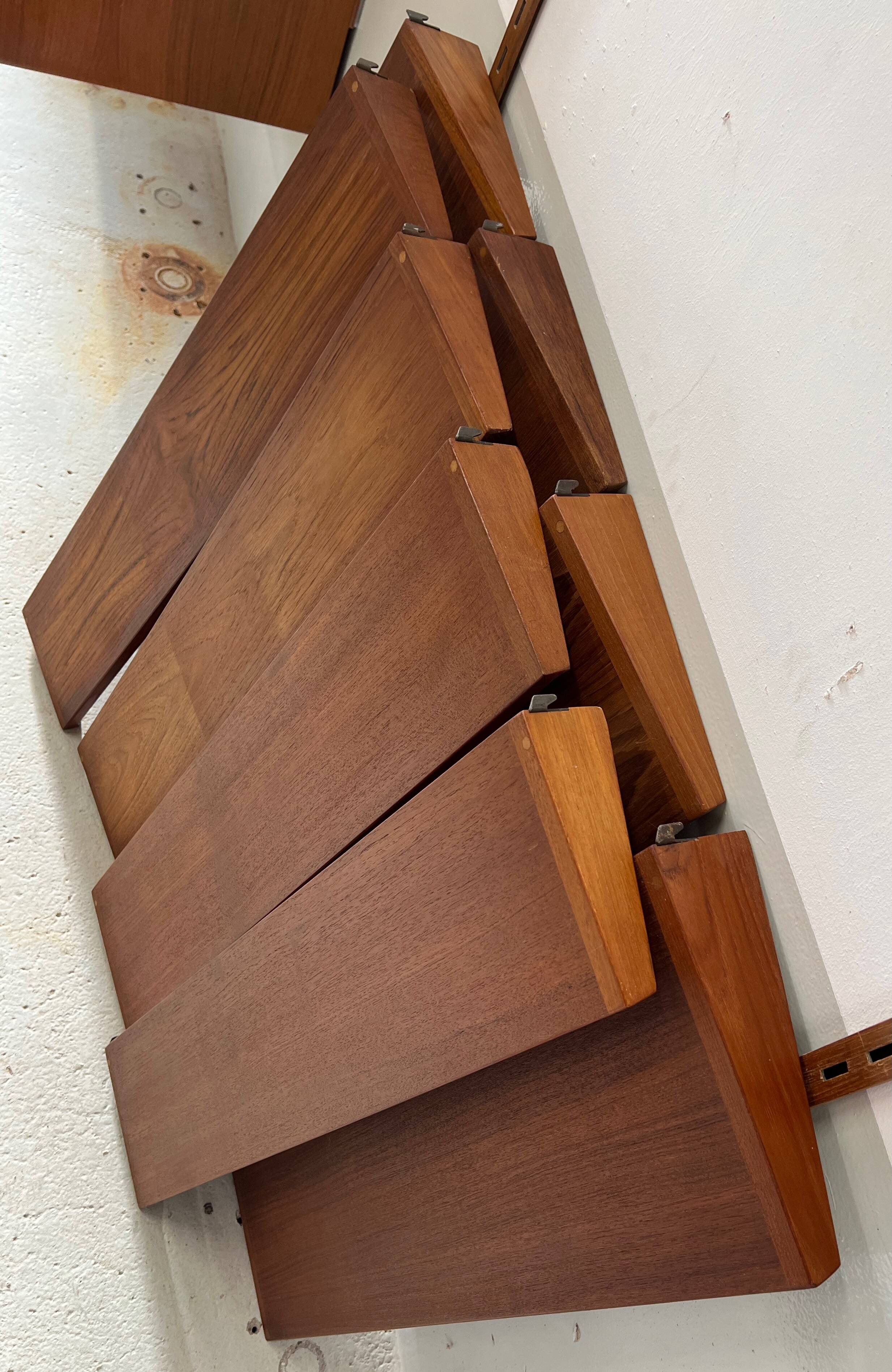 Kai Kristiansen Teak Shelving System, Felballes Møbler. Set of 8.