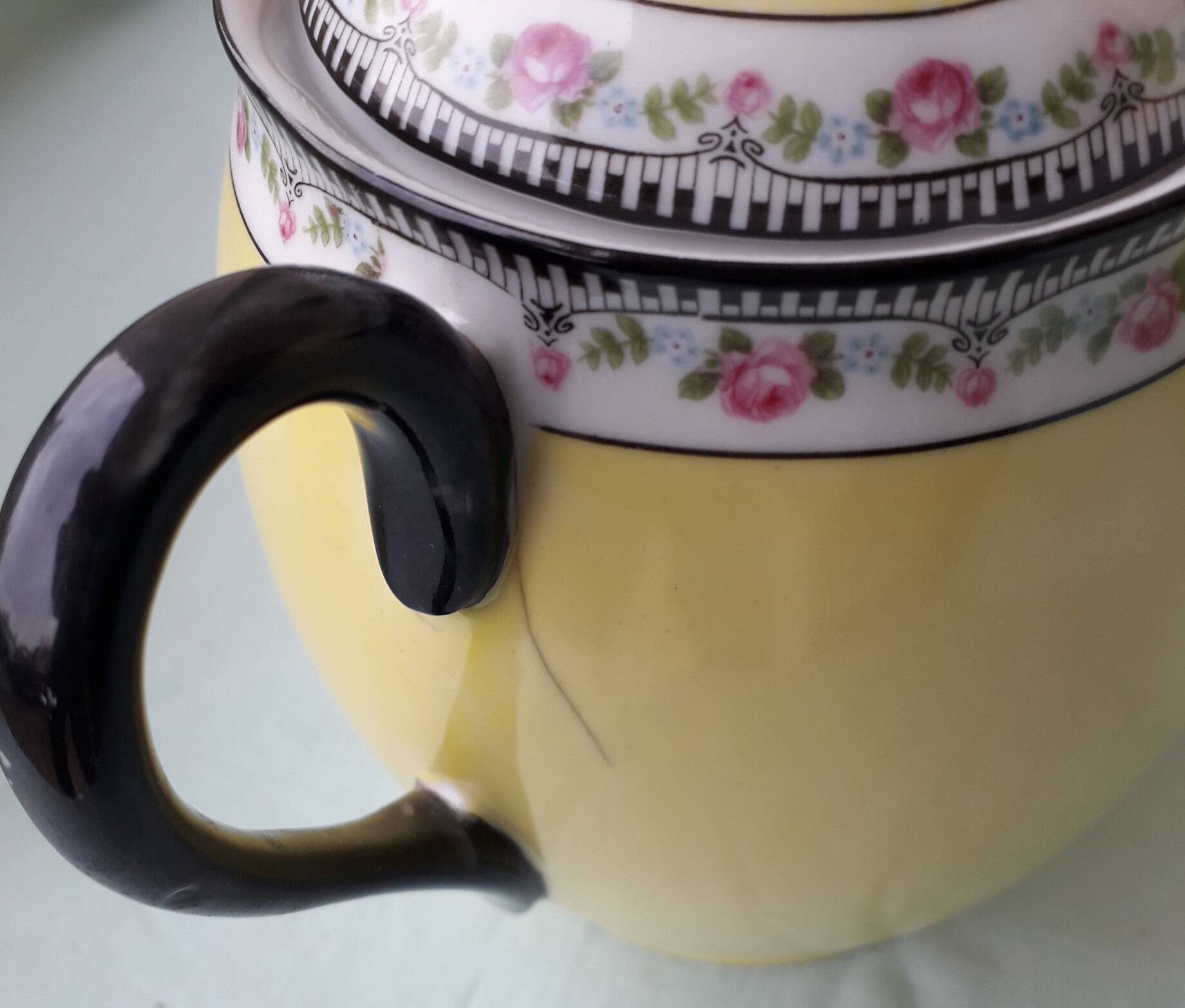 Coffee pot or teapot, sugar bowl and milk jug in porcelain.