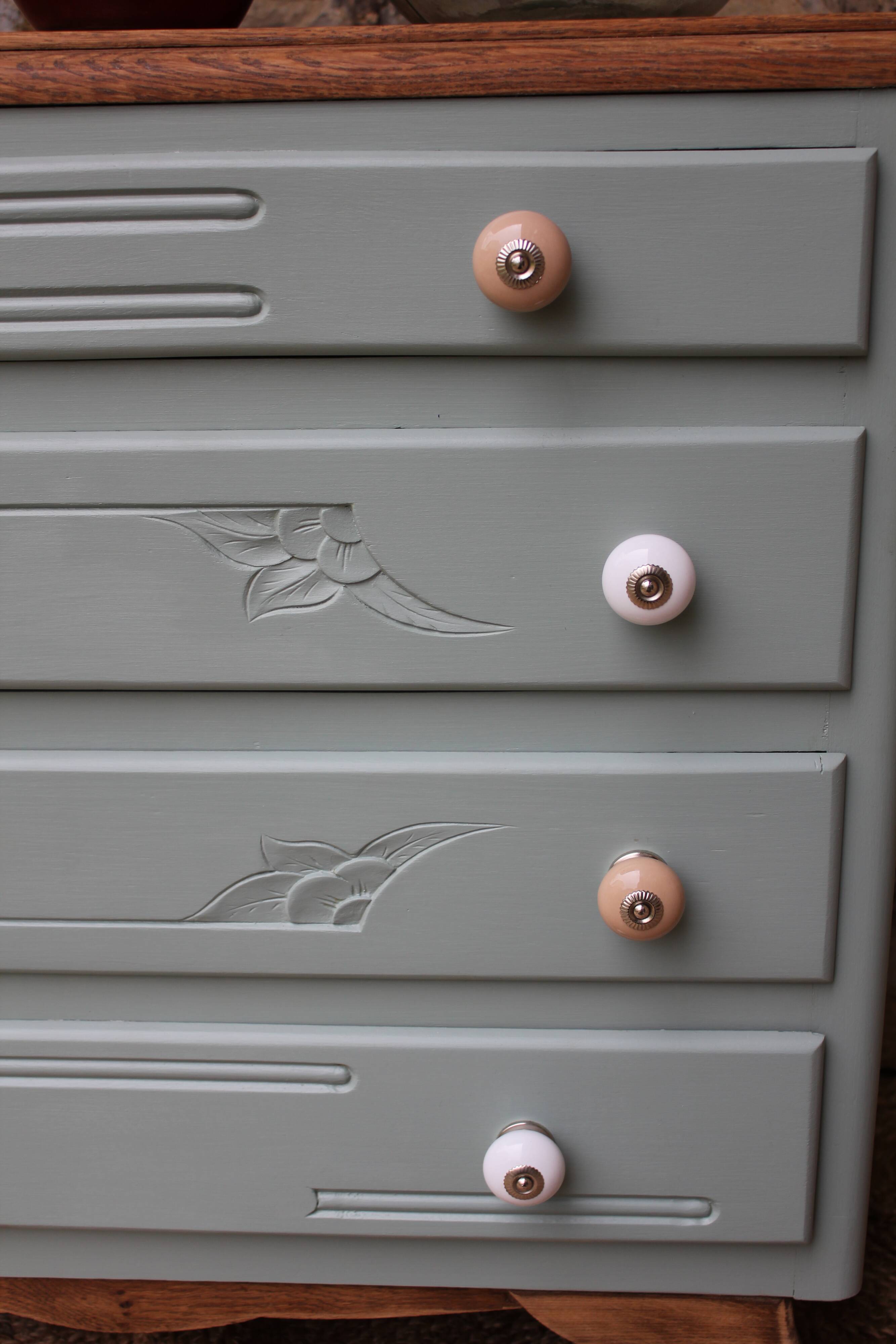 Chest of drawers