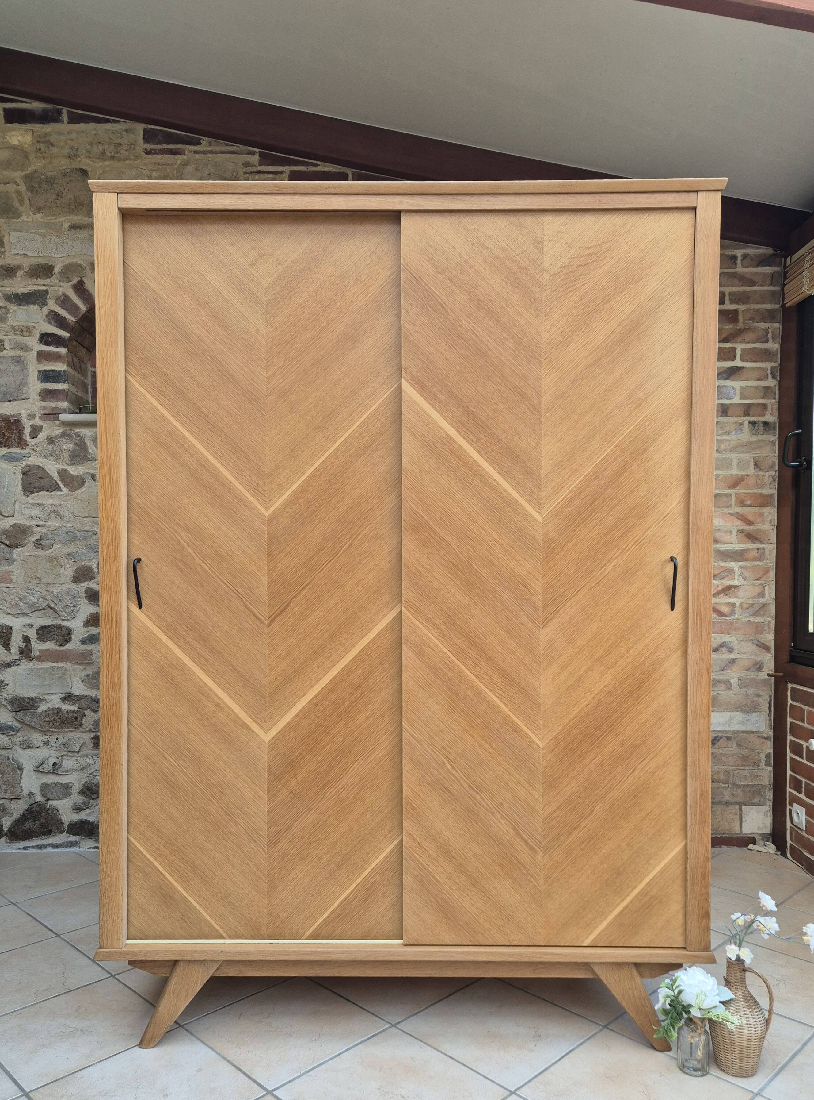 Armoire vintage