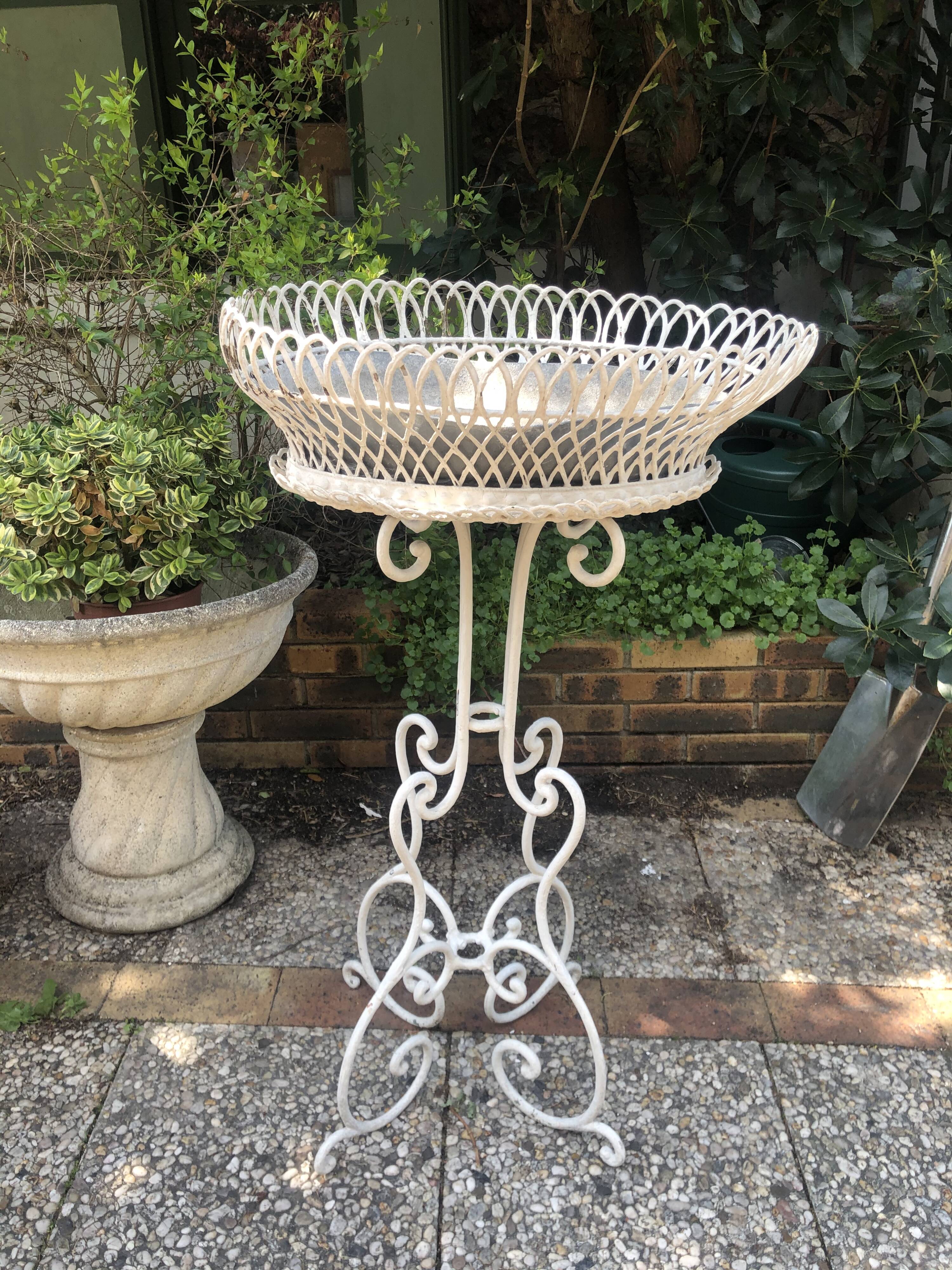 Jardinière en fer forgé