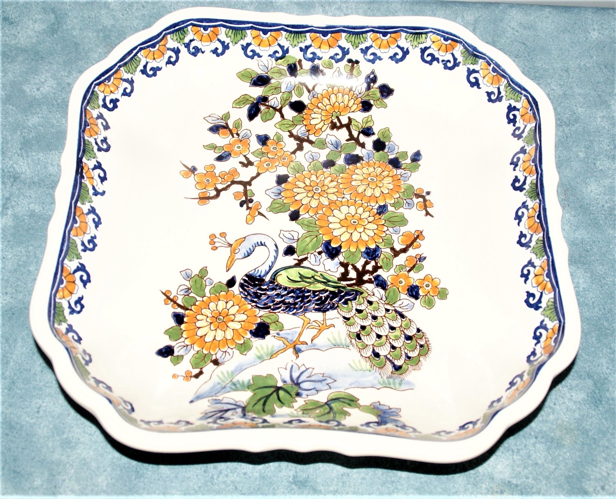 Gien: peacock dish