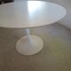 Tulip leg round table