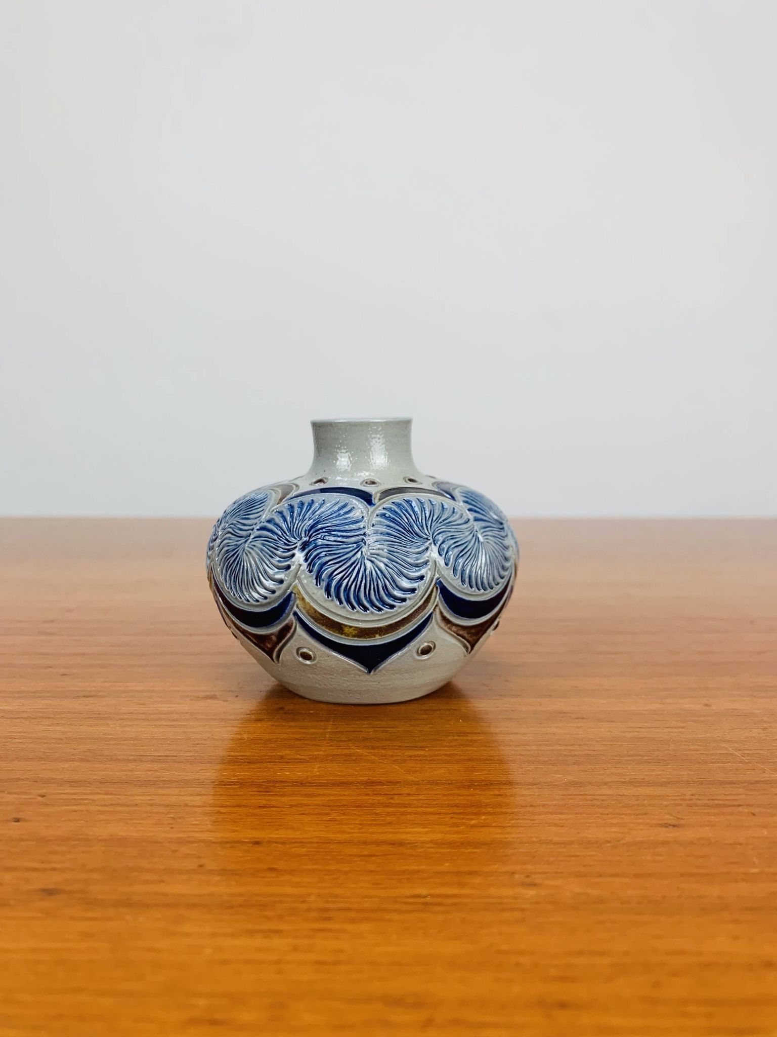 Art Deco vase in Alsace sandstone from Betschdorf