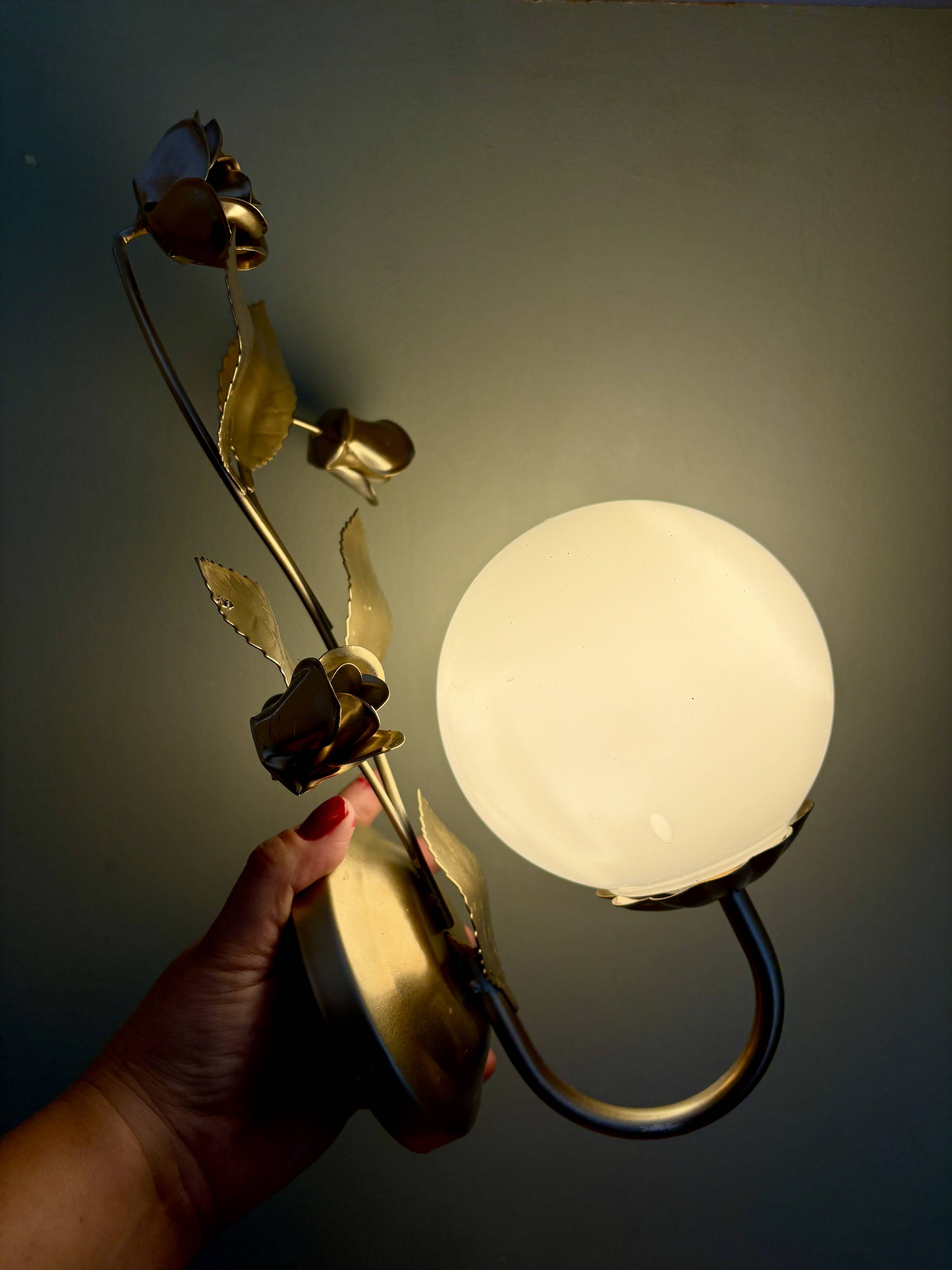 Vintage wall lamp in gold metal and white opaline
