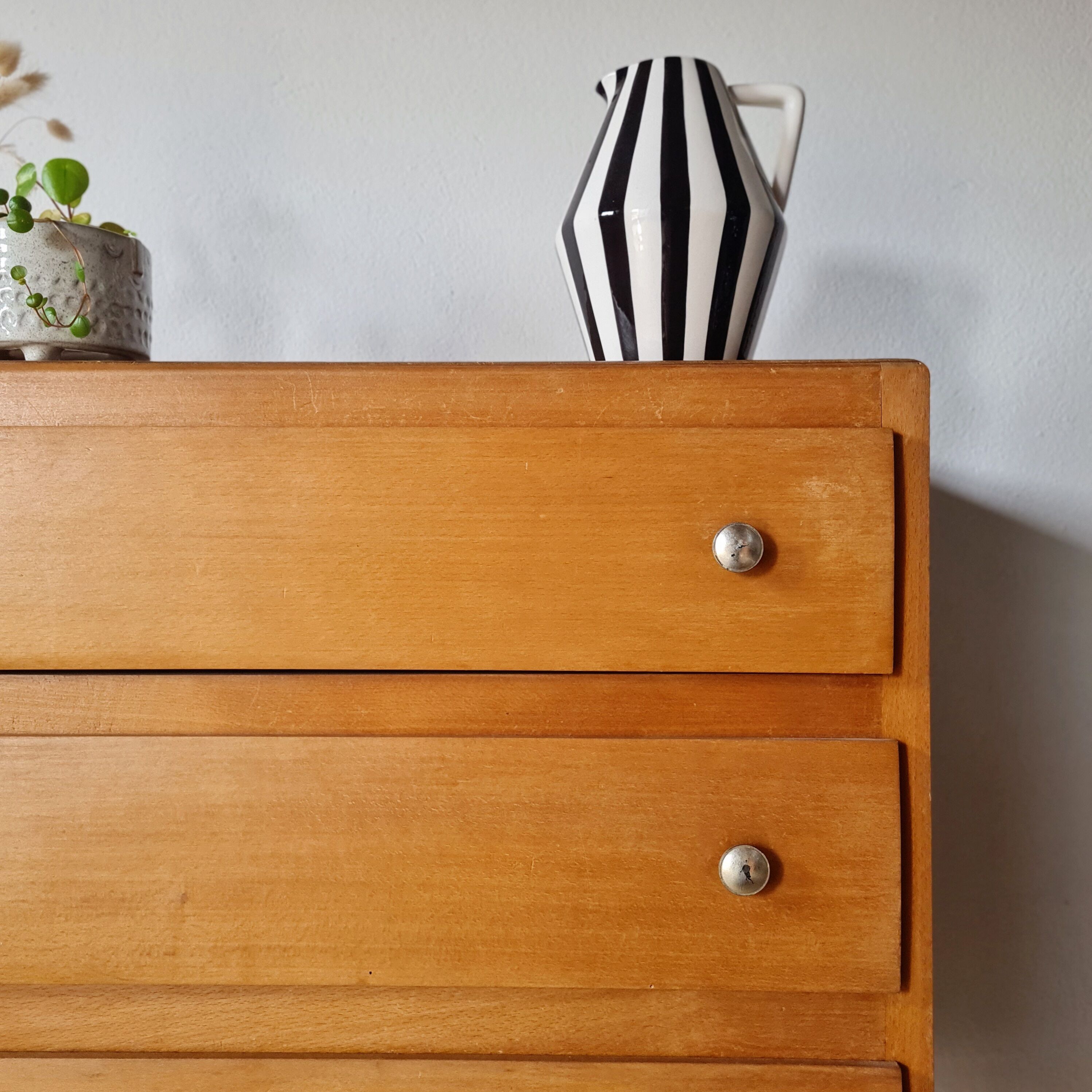Commode vintage en bois clair à 3 tiroirs – Années 50 / 60