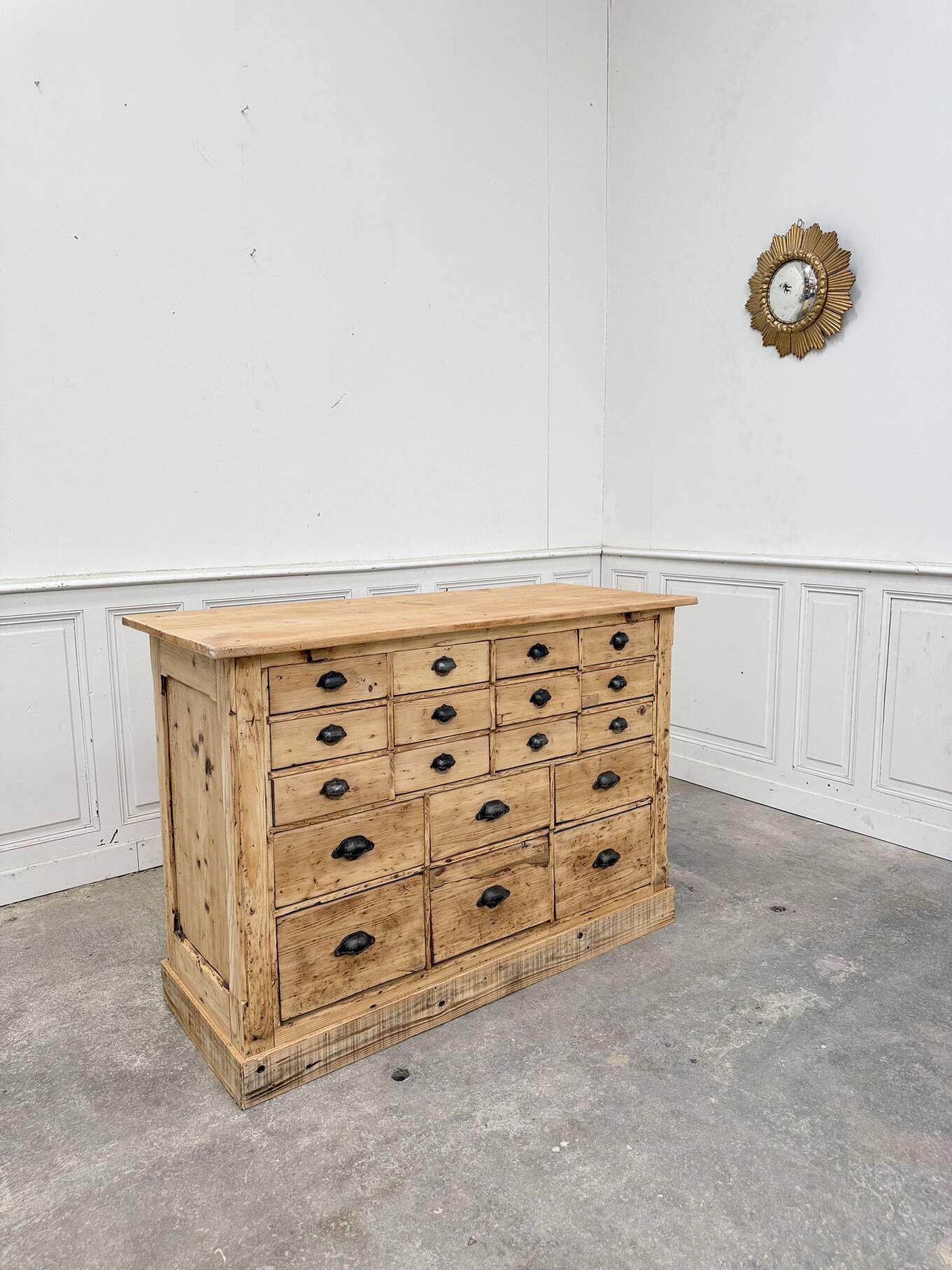 Trade cabinet with 18 drawers from 1900