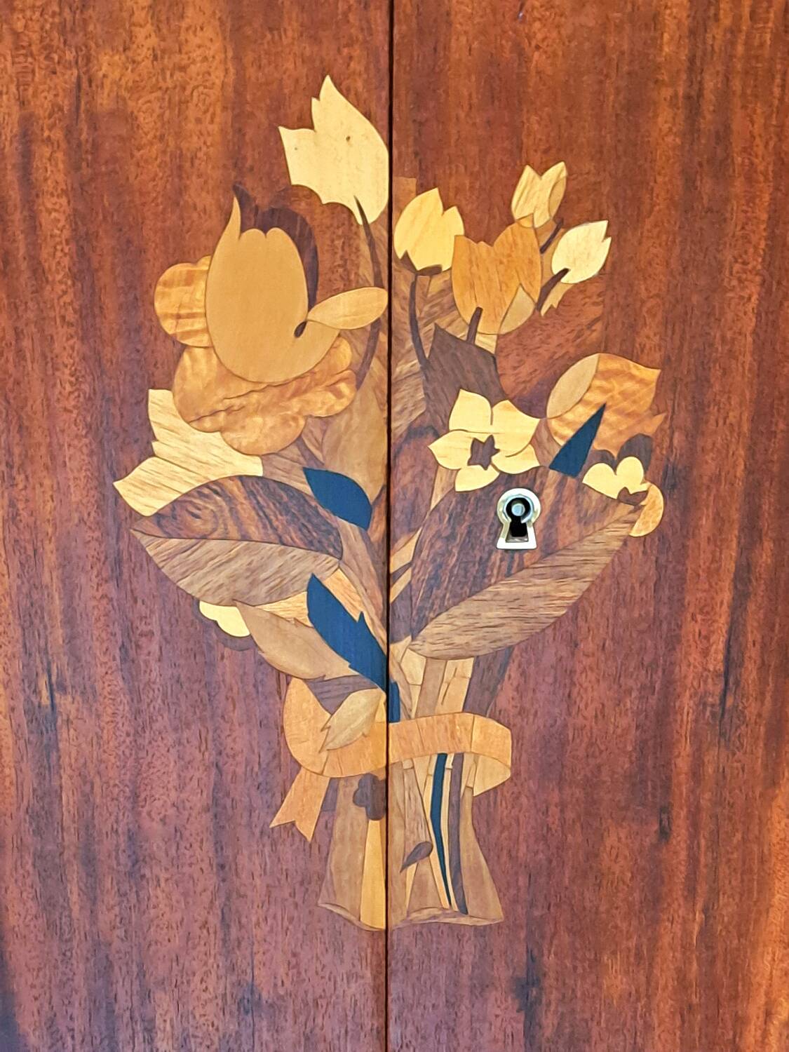 Art Deco marquetry household furniture