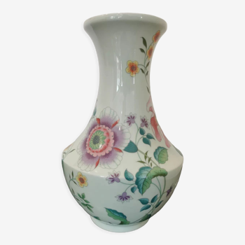 Vase fleuri, maison umeko décors Pierre Frey