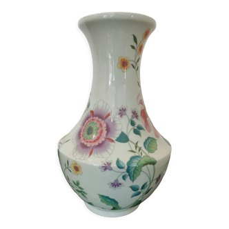 Vase fleuri, maison umeko décors Pierre Frey