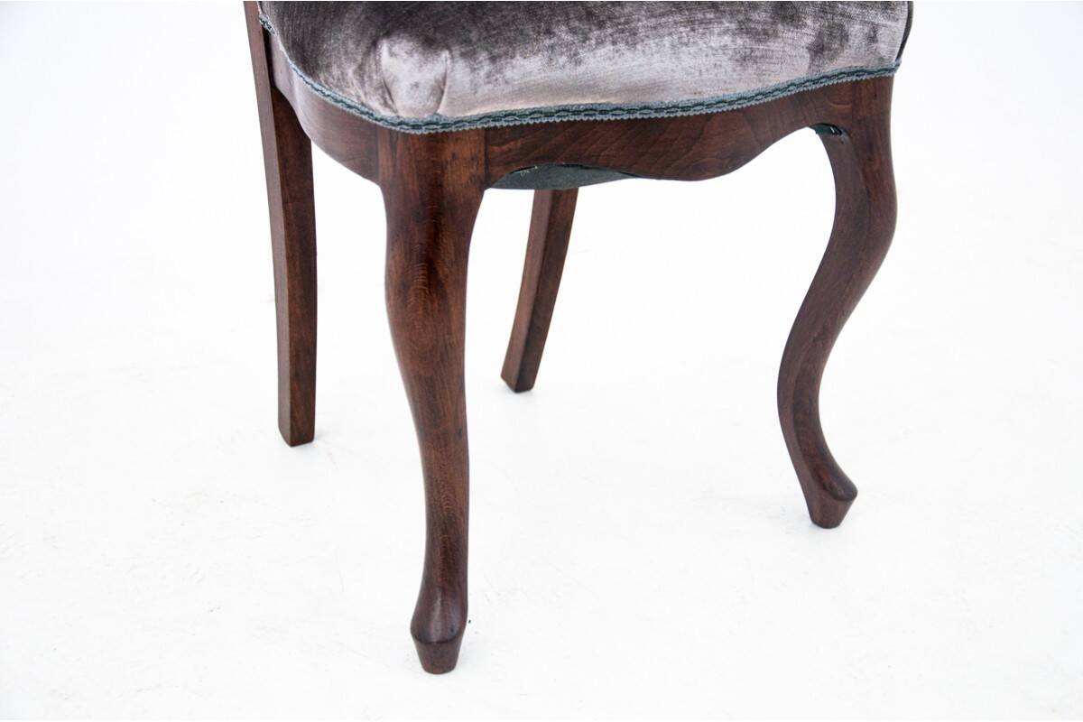Table et 4 chaises en bois et tissu, Europe du Nord vers 1870