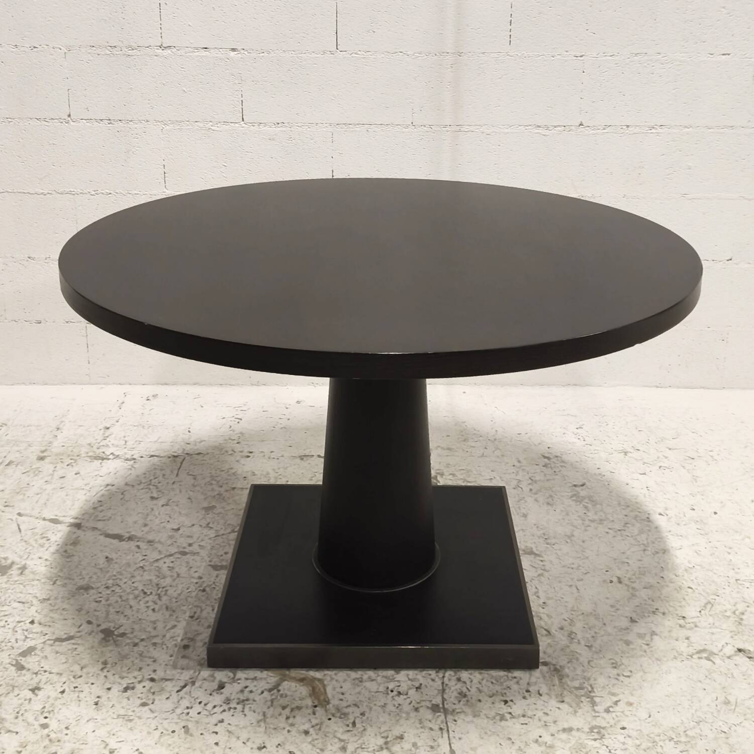Table ronde modèle Convivio, design Antonio Citterio pour Maxalto
