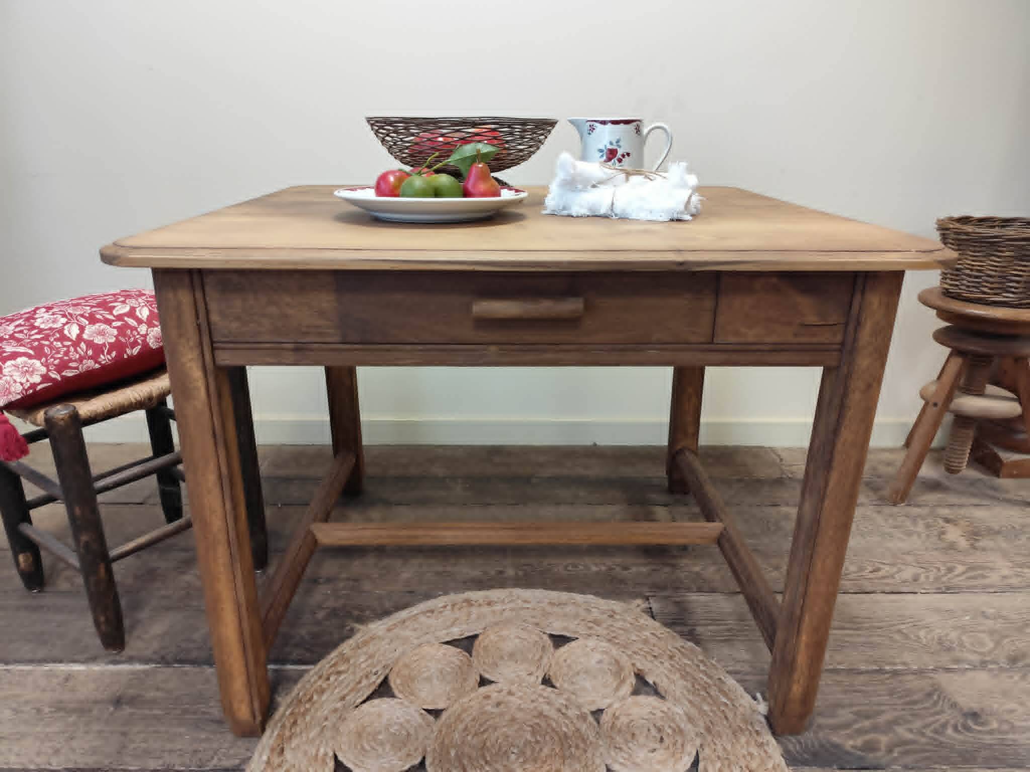 Square farmhouse table in solid oak.