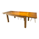 Extendable teak table