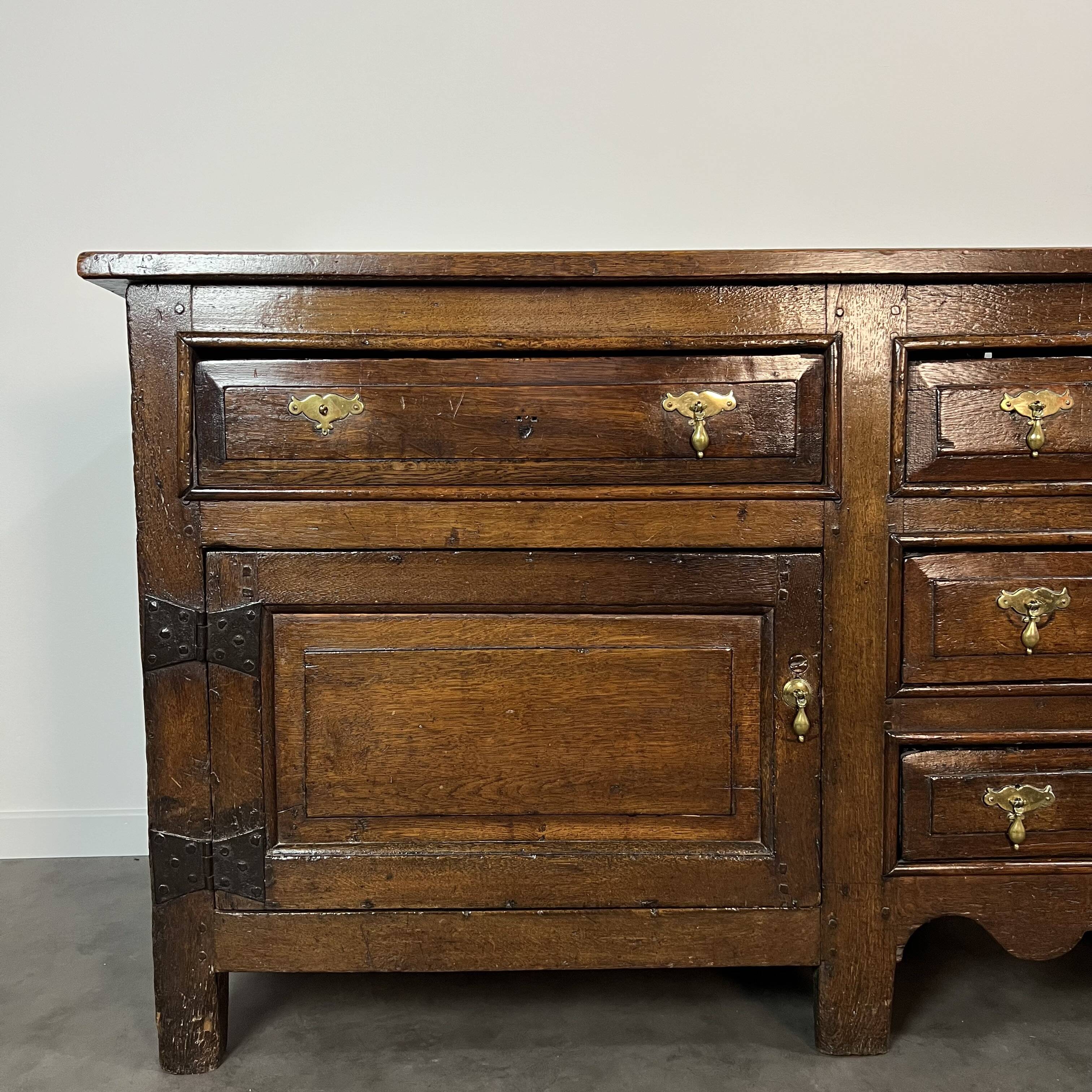 Large English sideboard, dresser, solid oak buffet George II 18th century.