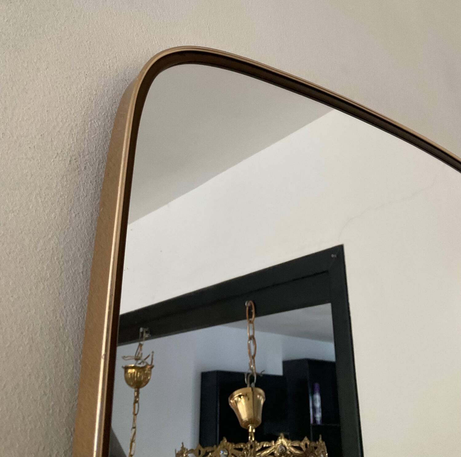 Asymmetrical free-form mirror from the 60s-70s
