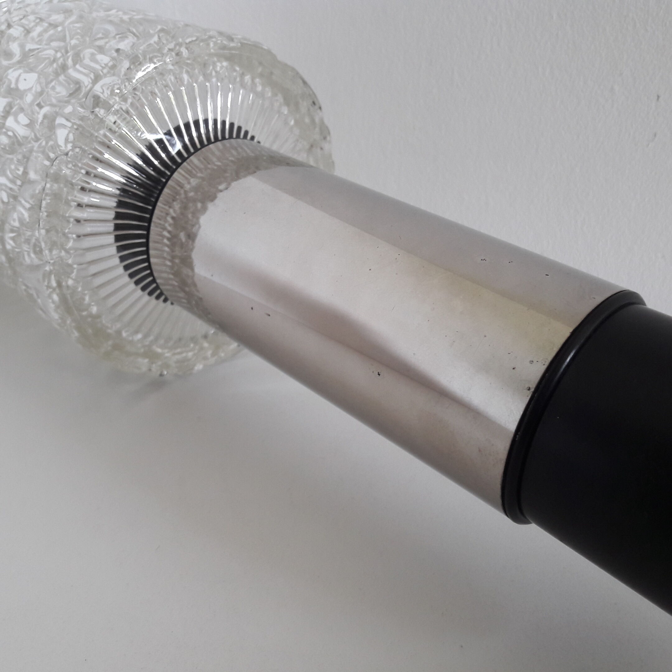 Suspension  chrome et verre
