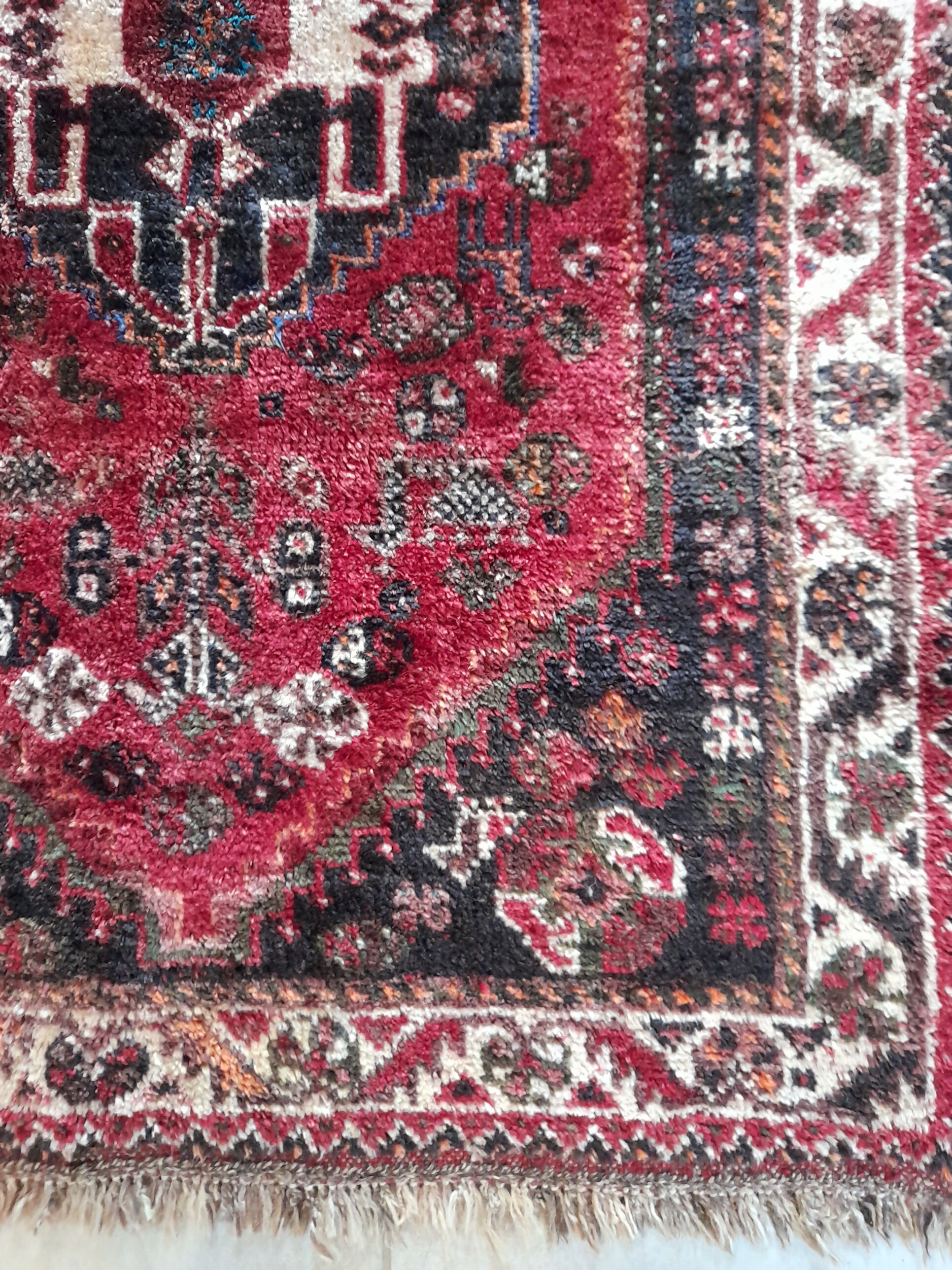 Tapis persan Chiraz noué main 124x94 cm