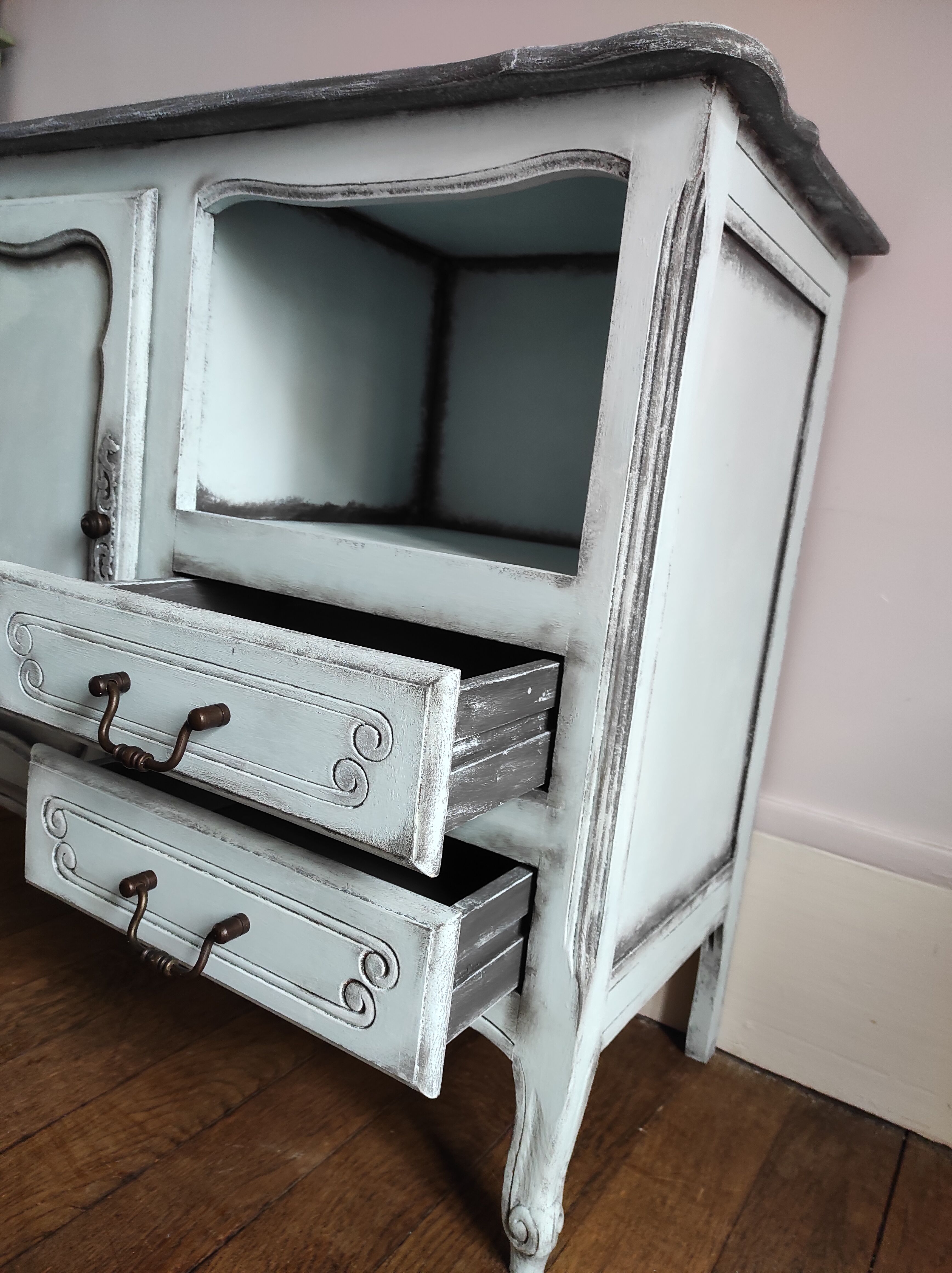 Tiffany style buffet