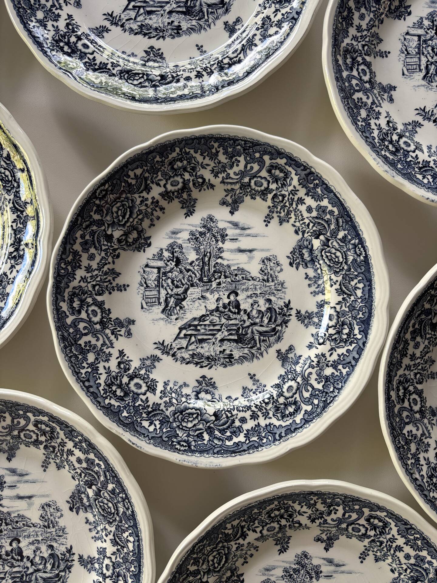 Assiettes en faïence Luneville décor anglais 