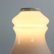 Lampe de table en verre opalin blanc, Opp Jihlava, Tchécoslovaquie années 1960