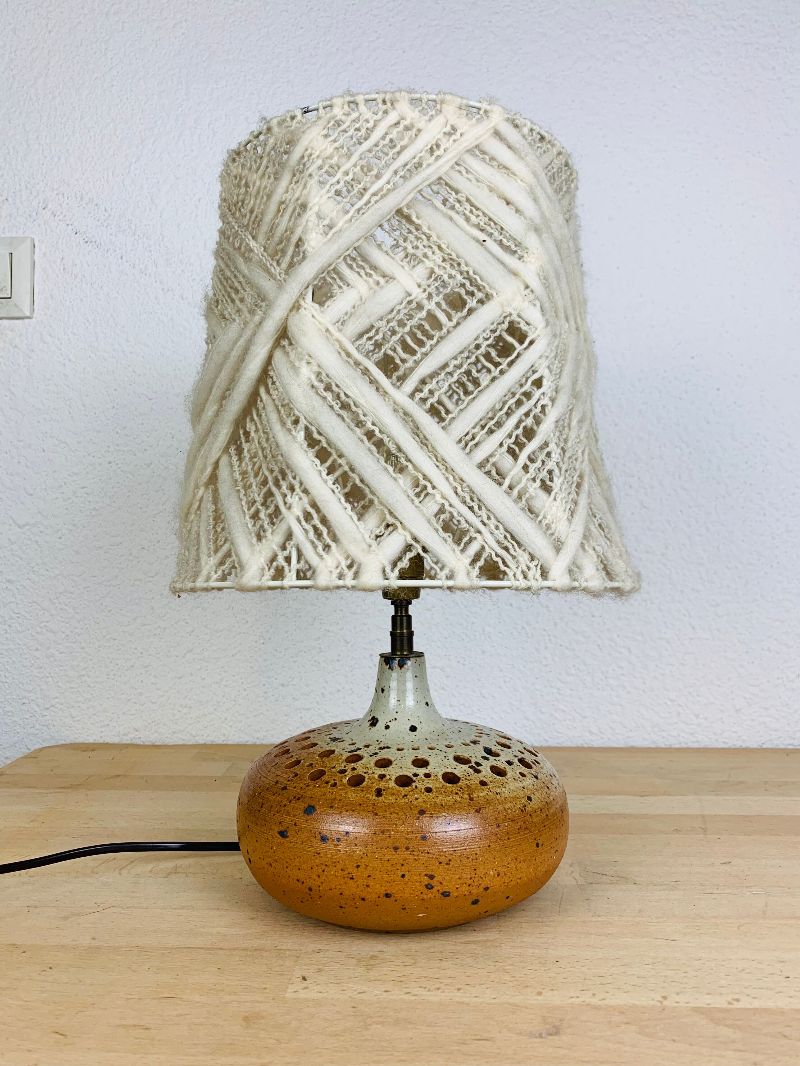 Lamp sandstone lampshade wool workshop 7 suns by Bernadette Ver Eecke Scherrer