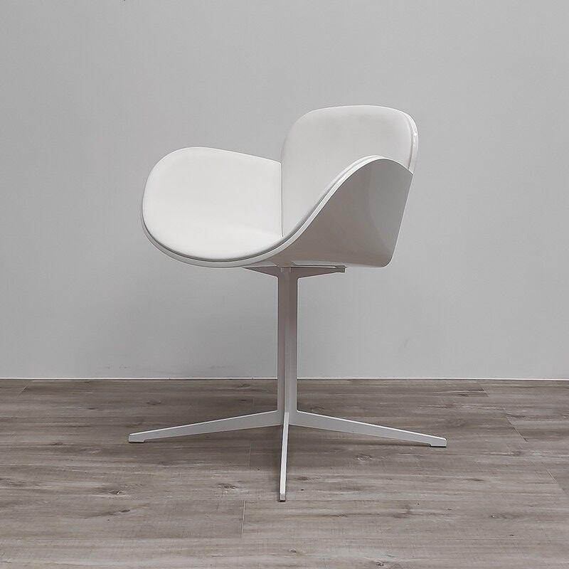 Chaise en simili cuir blanc