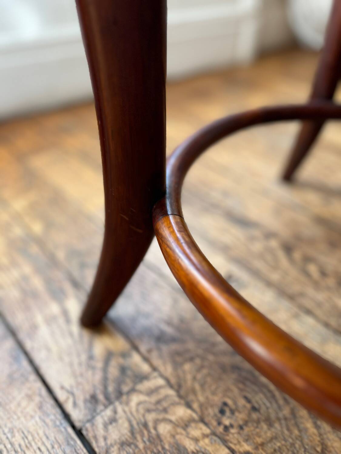 G. Scapinelli. Table d’appoint Maracana en caviuna