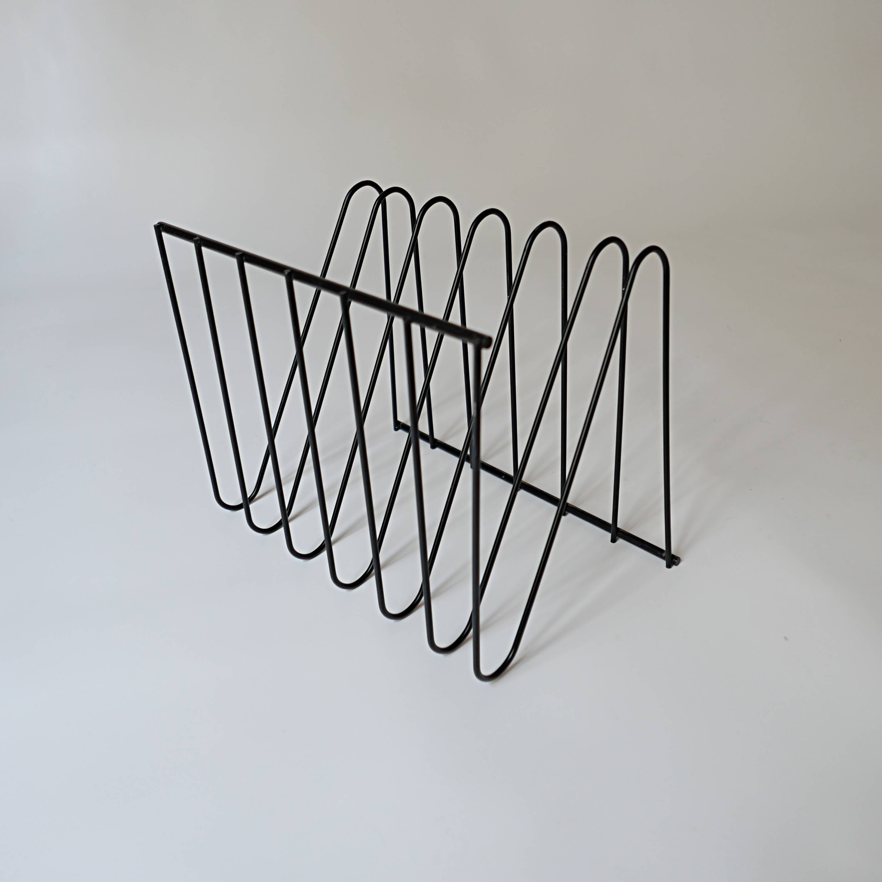 design François Arnal Atelier A vintage 1970 Zigzag magazine rack