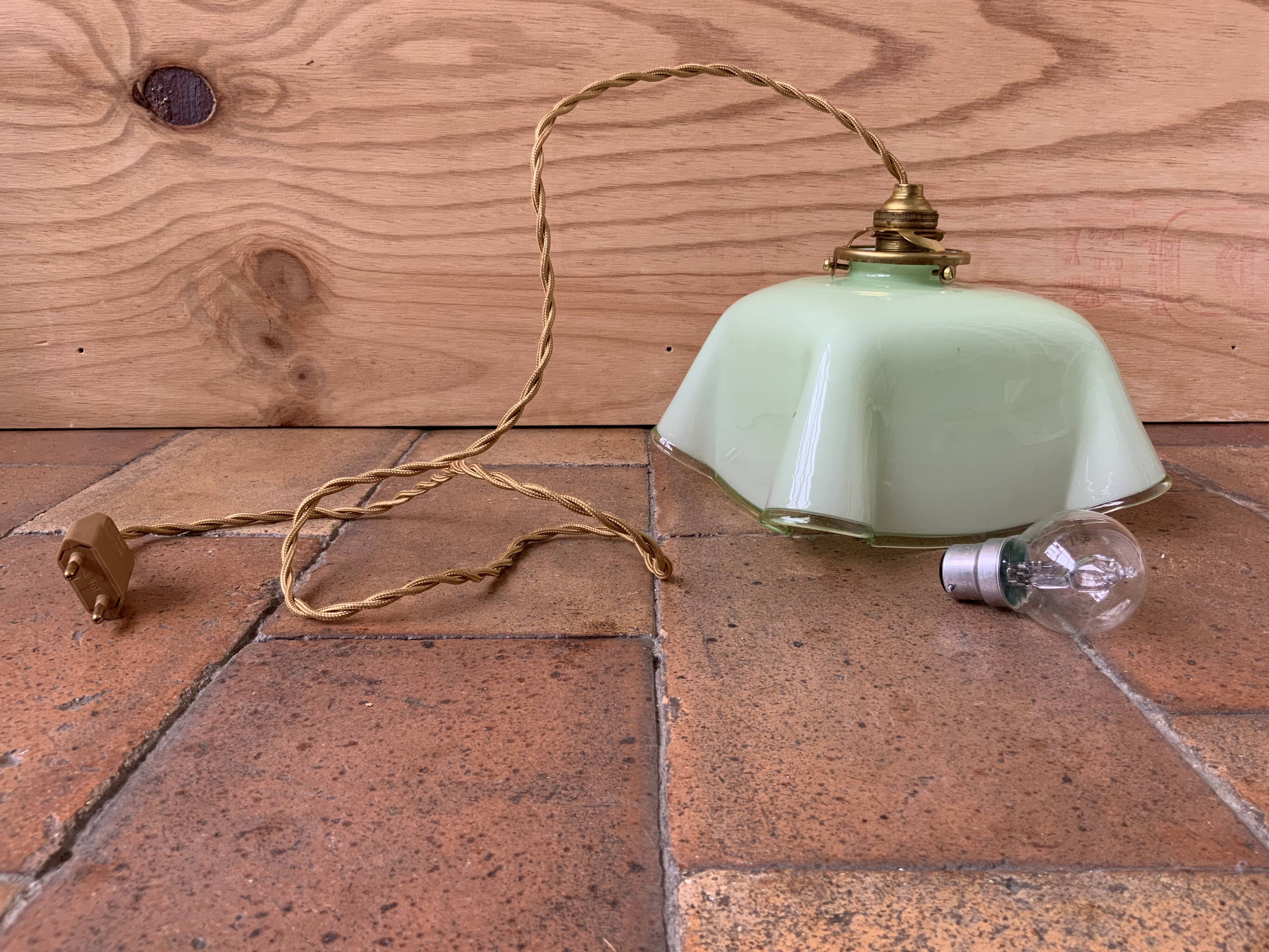 Opaline suspension