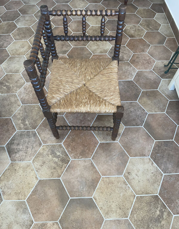 Deux petites chaises d’angle