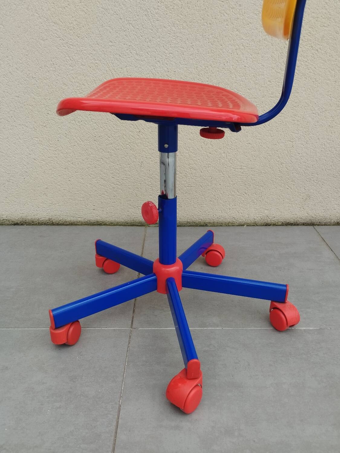 Vintage office chair, ikea design Memphis