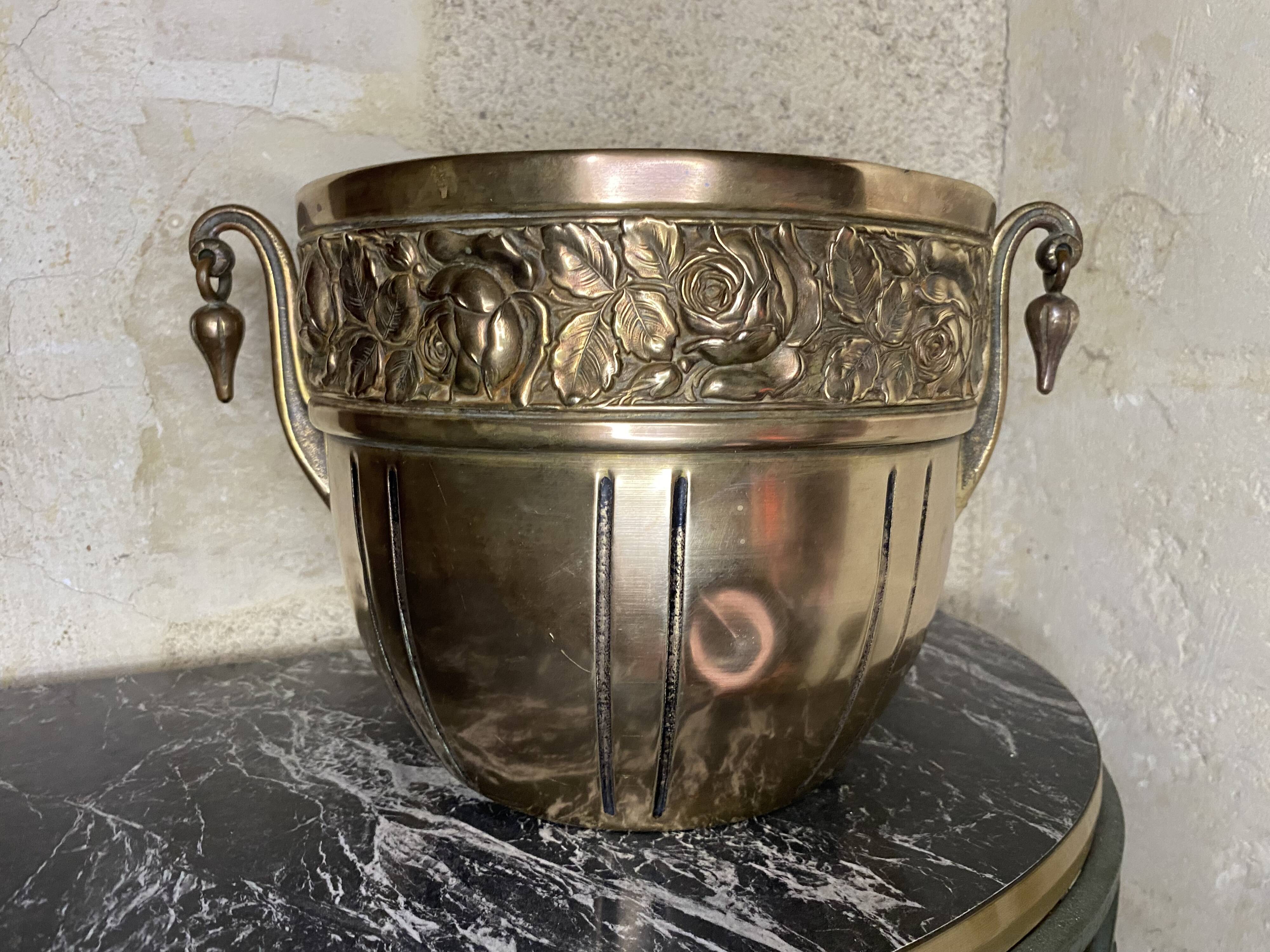 Art deco flowerpot