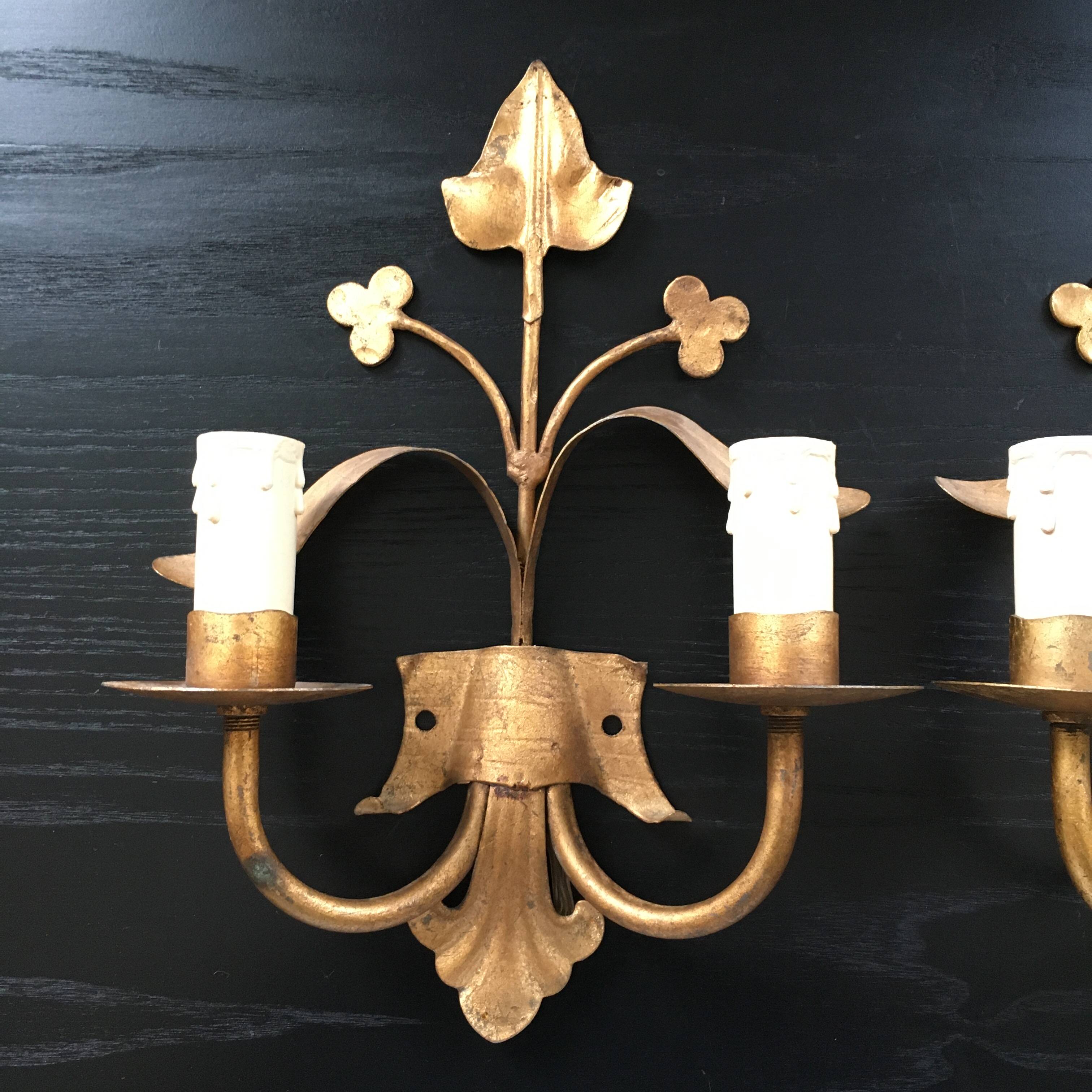 Paire d’appliques en métal doré