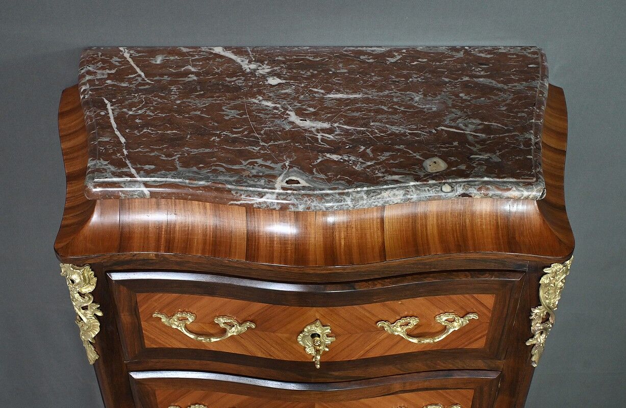 Rosewood and rosewood marquetry chest of drawers, Louis XV style – 2nd half of the 19th century.