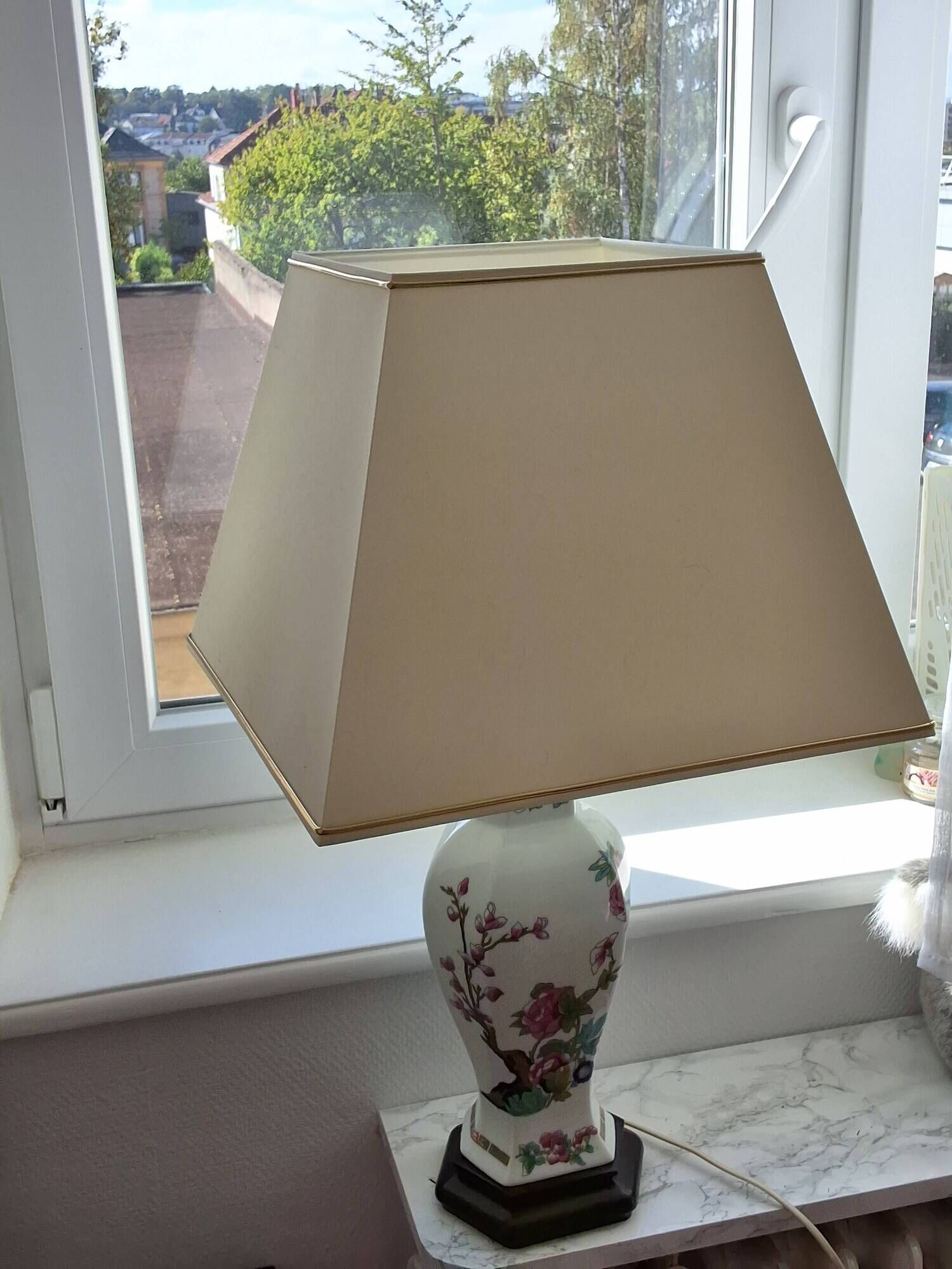 Table lamp