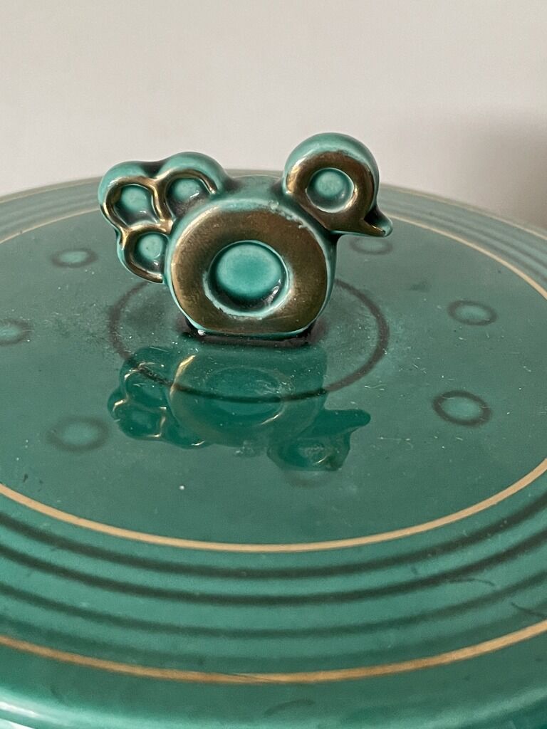 Green cermal pot decorated with bird