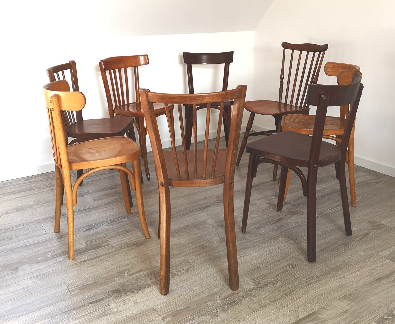 Ensemble de 8 chaises bistrot dépareillées