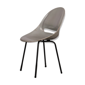 Chaise grise par miroslav