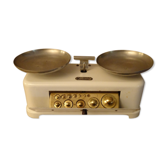Old enamelled household scale forces 5 kg type roberval with its weights ref A212/1