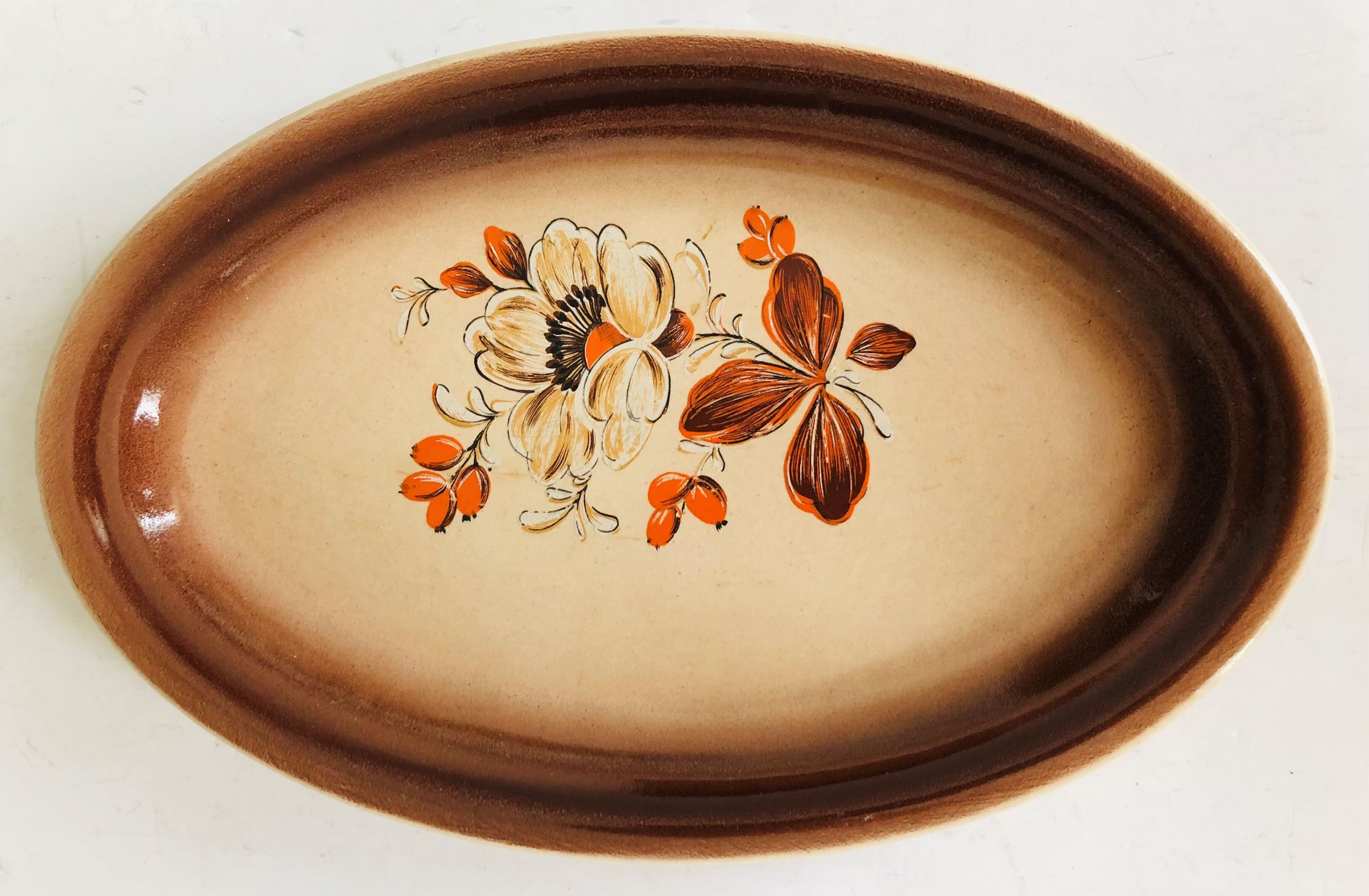 Oval ceramic plate