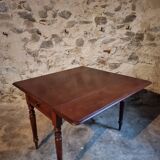 Antique English drop-leaf table in mahogany, late 19th century.