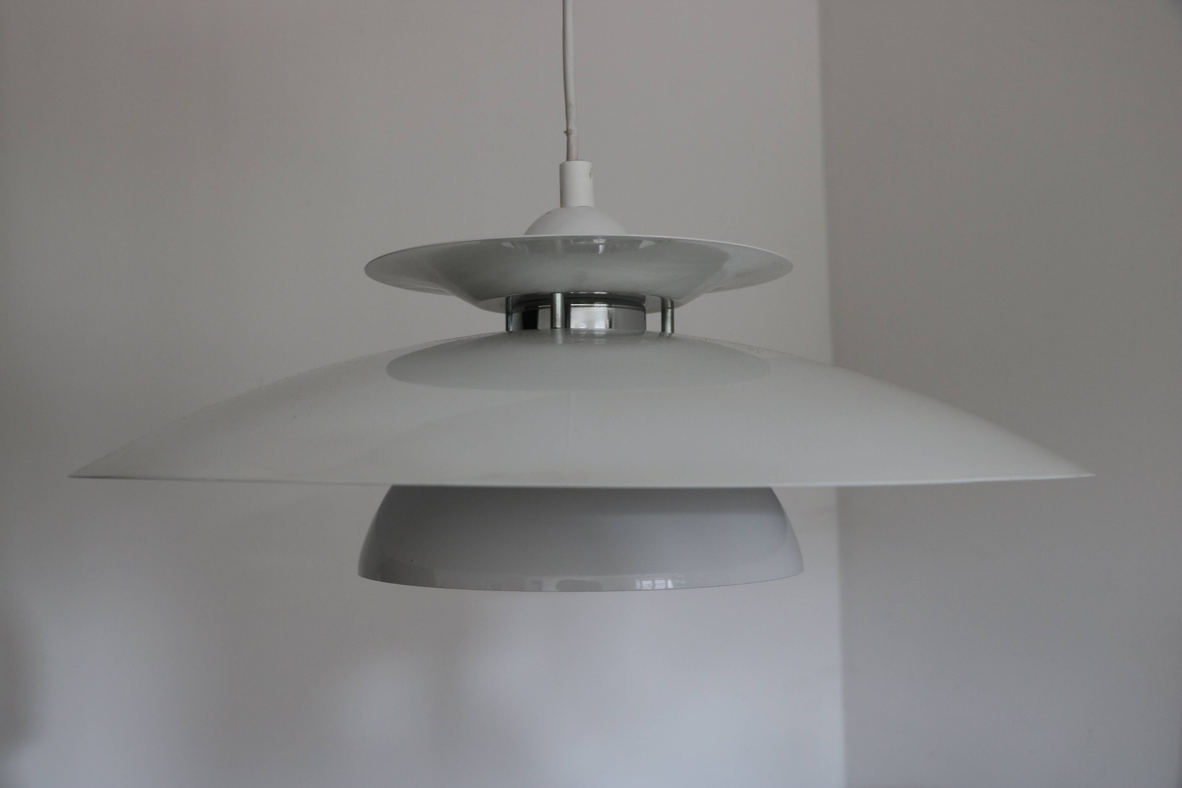Suspension scandinave en métal blanc