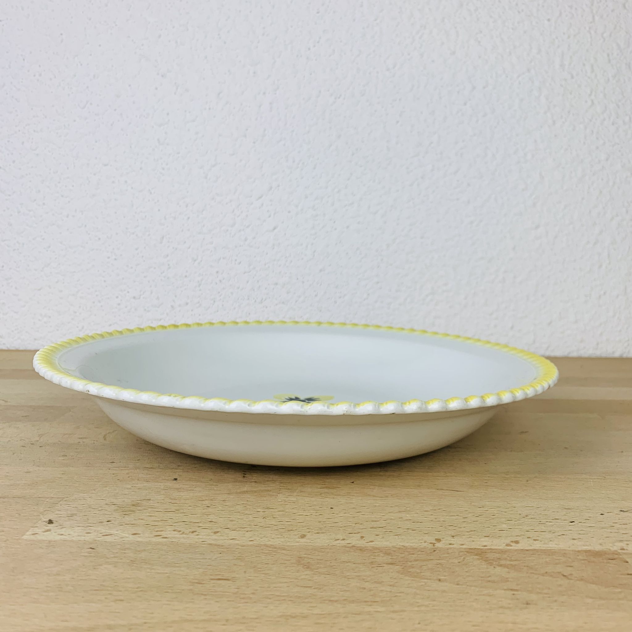 Plats et soupière en céramique vintage