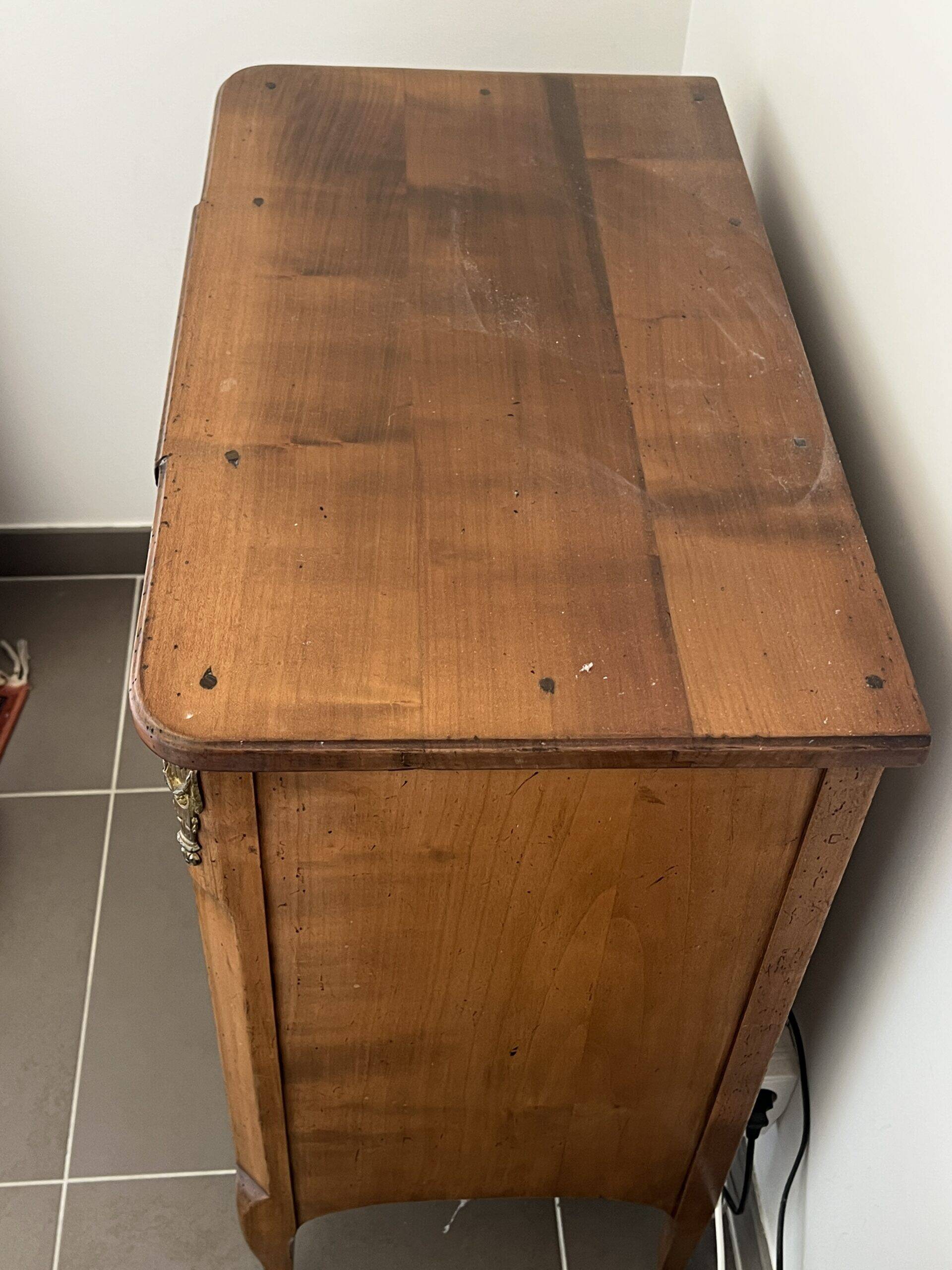 Transitional chest of drawers in solid cherry wood, early 20th century