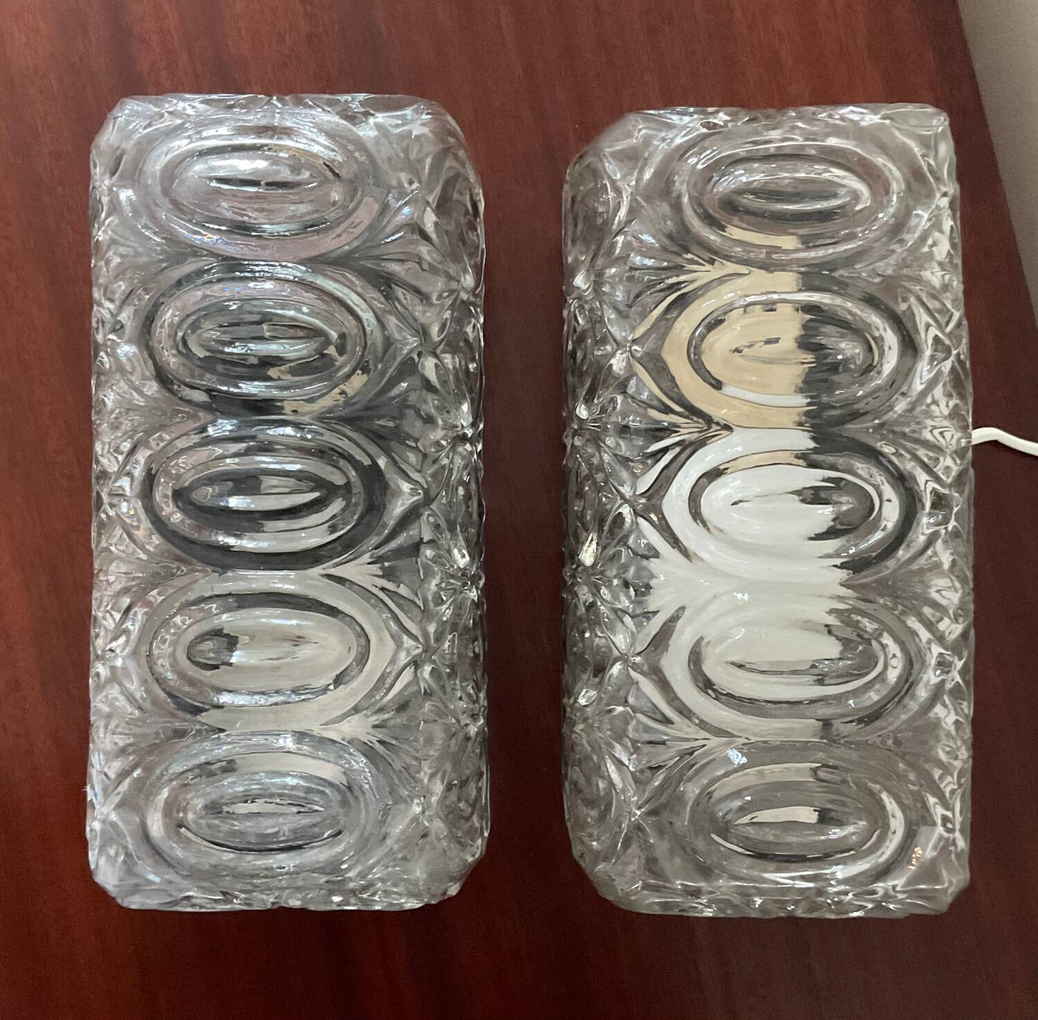 Paire d’appliques vintage en verre moulé