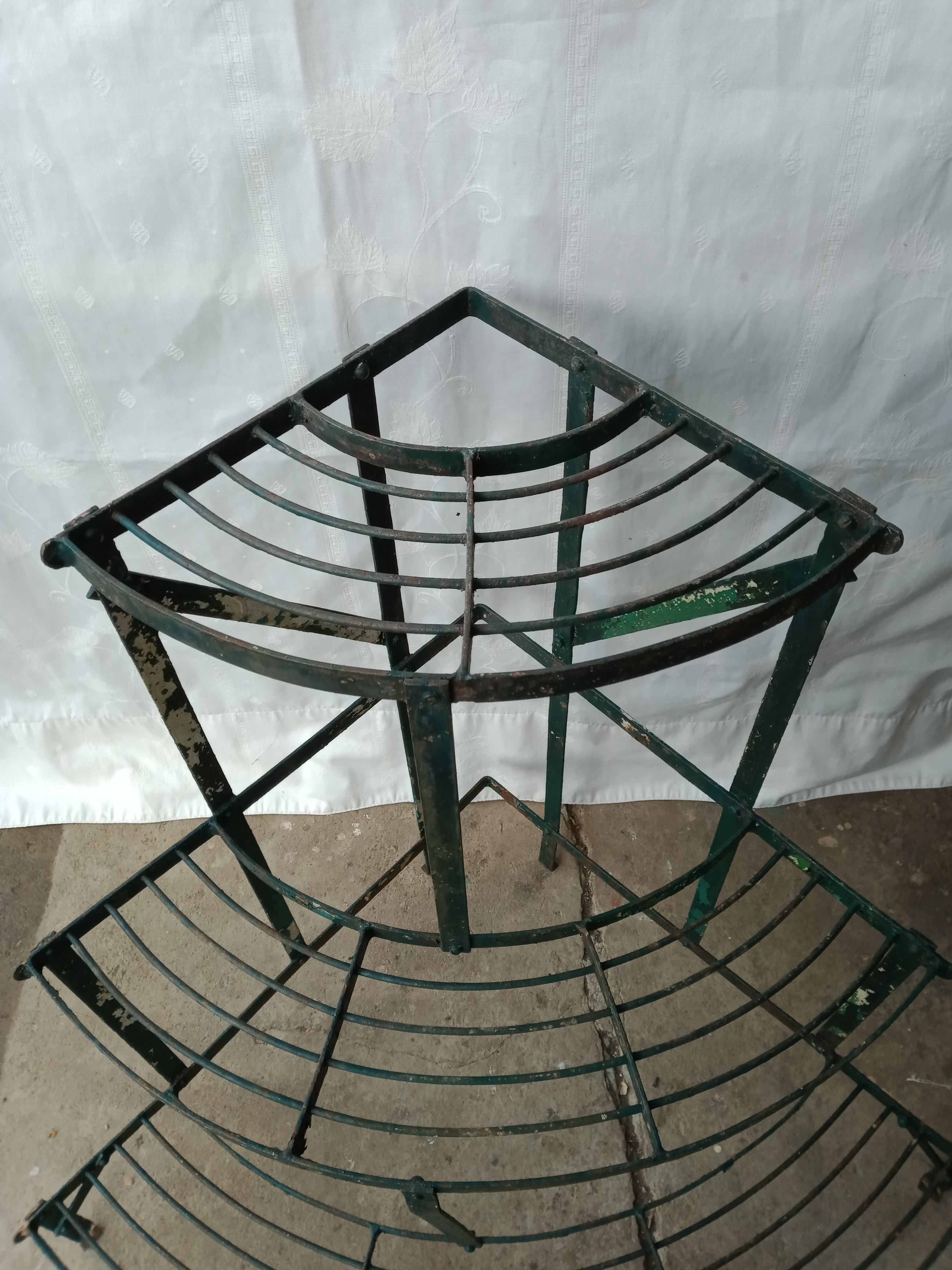 riveted metal corner pot holder