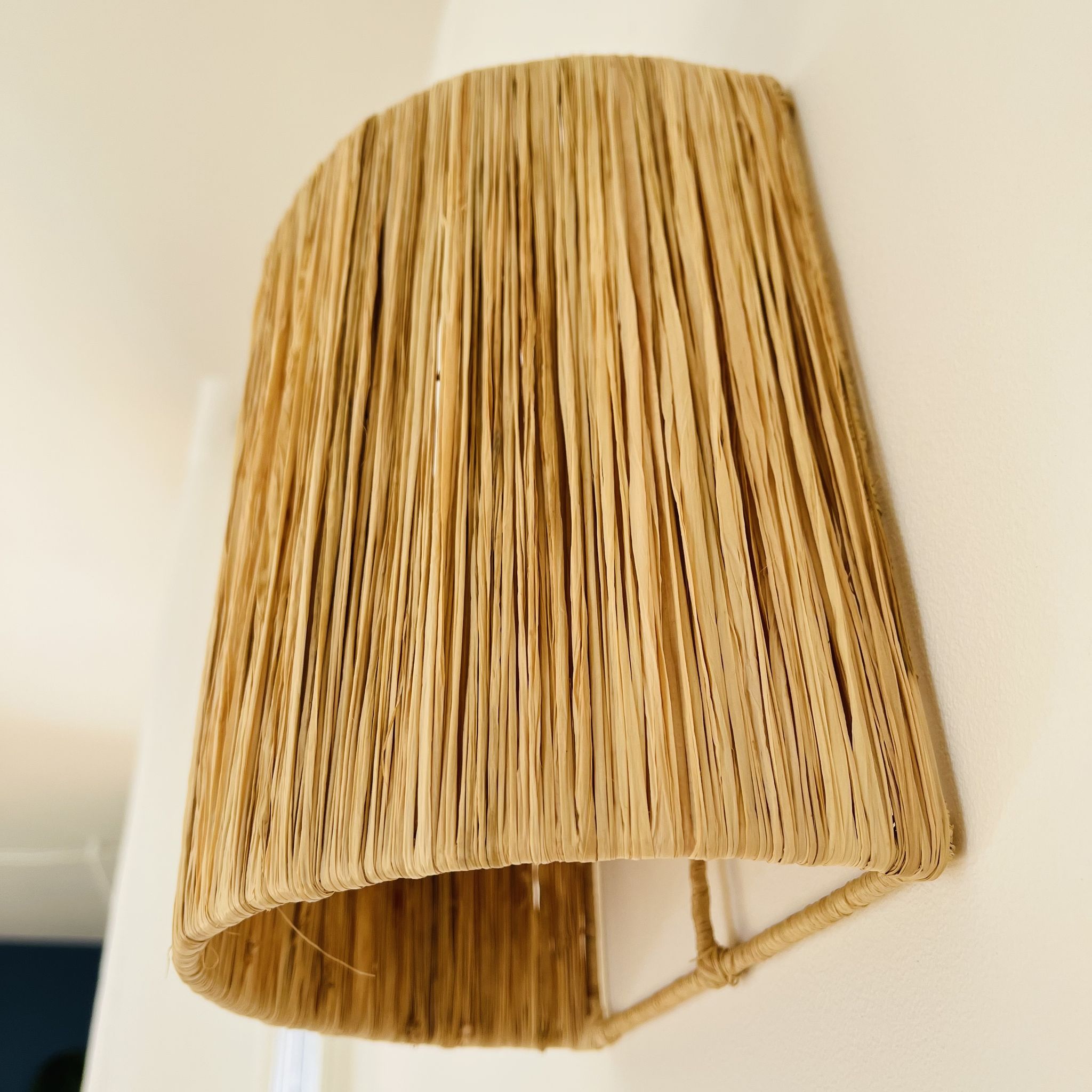 Raffia wall lamp